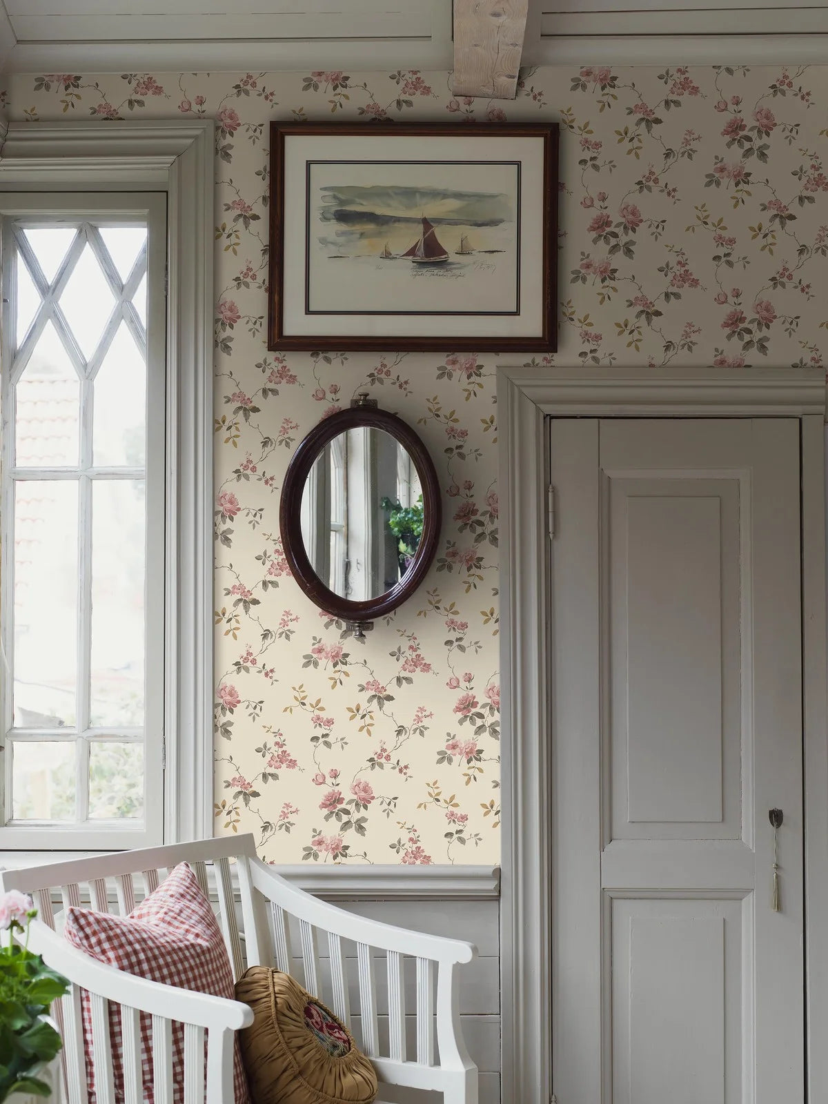 VÄRMDÖ beige mit rosa pflanzlichem Muster Vlies-Tapete