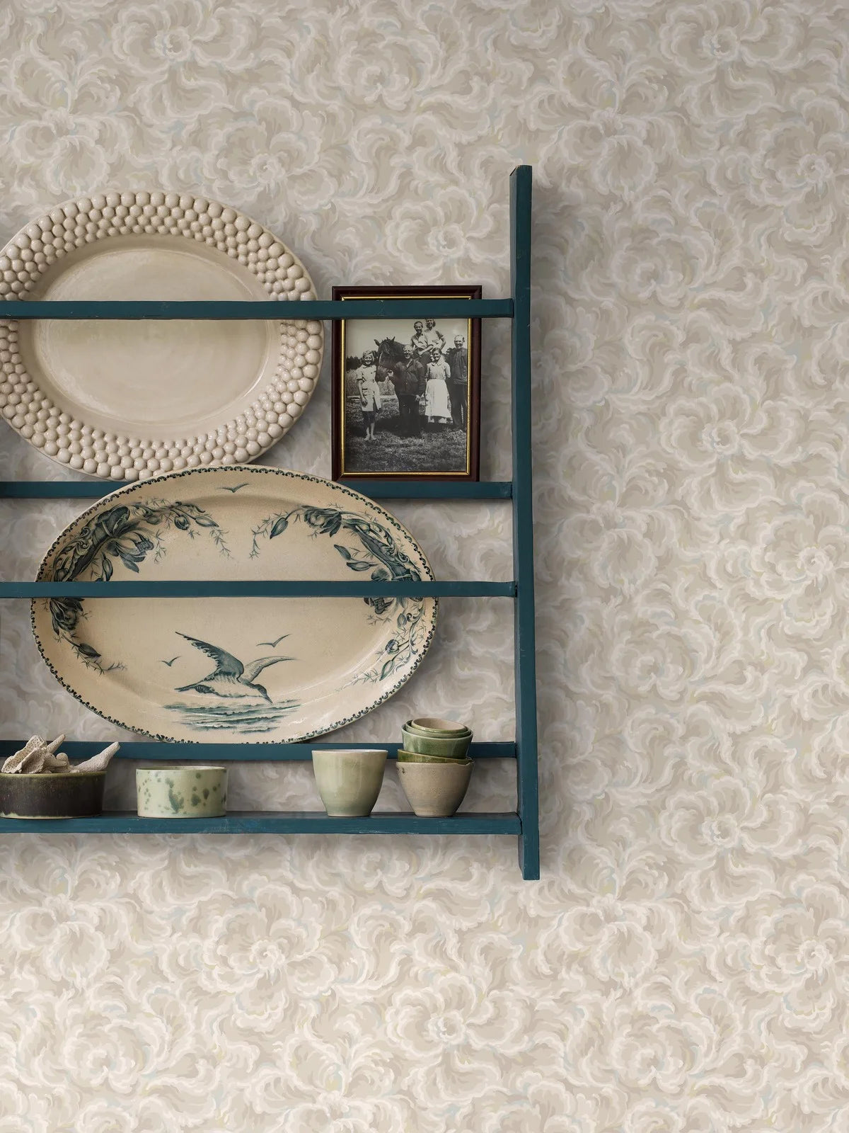 Tapeta flizelinowa papierowa z roślinnym wzorem ÄNGGÅRDEN beżowy