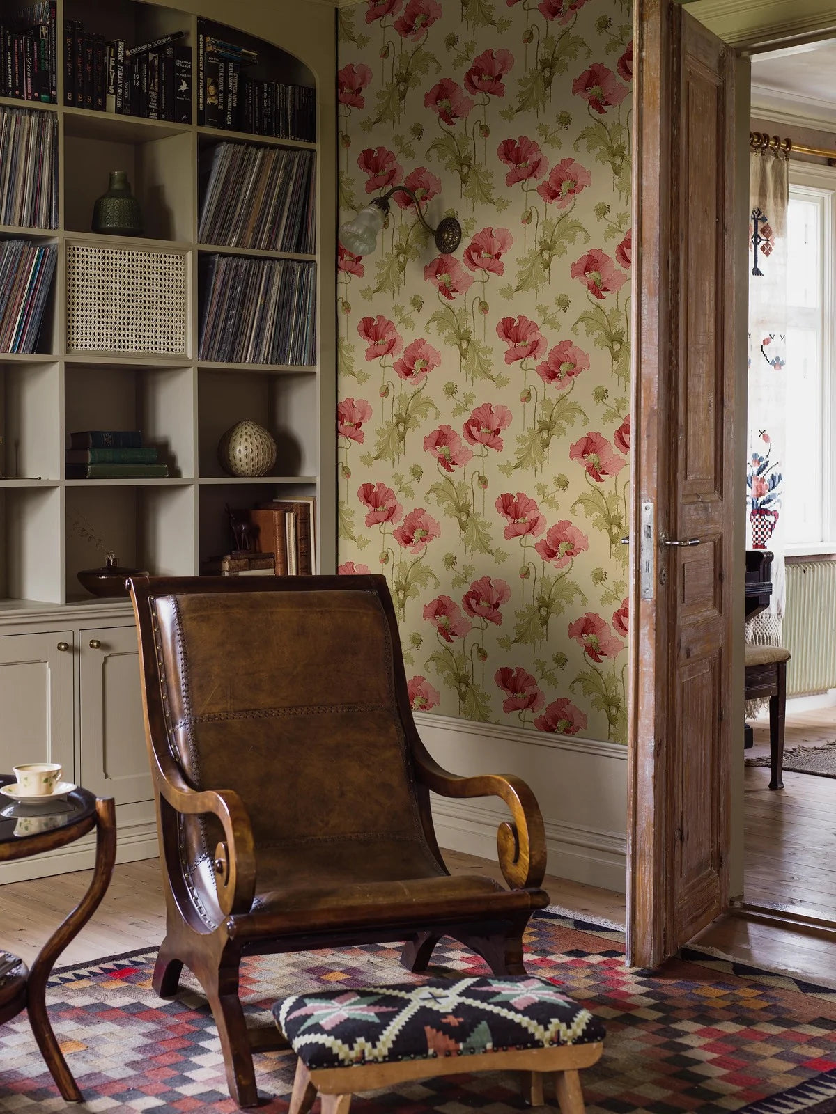 Tapeta flizelinowa papierowa z roślinnym wzorem VALLMO beżowy z różowym