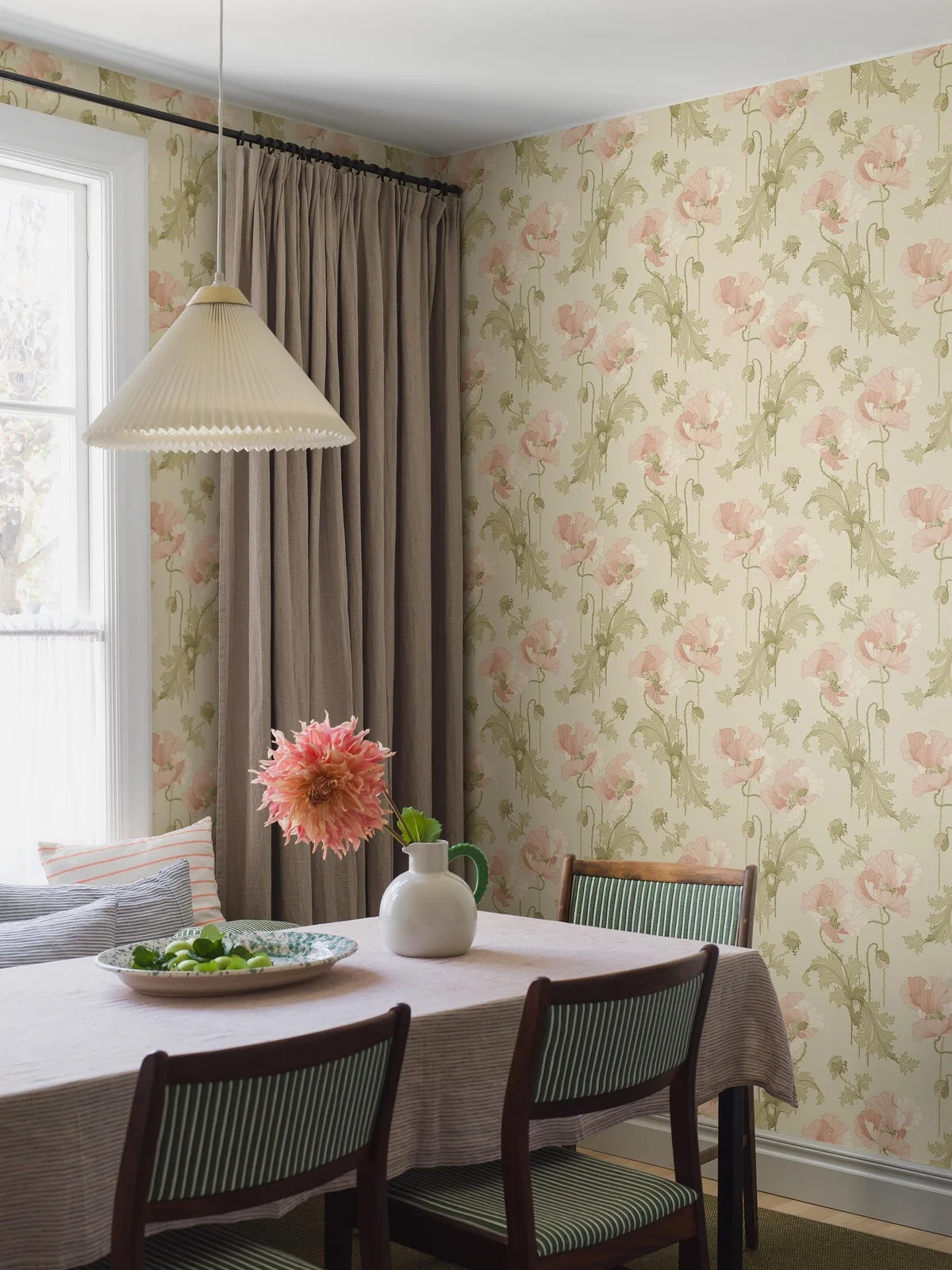 Non-woven paper wallpaper with a floral pattern VALLMO light beige with pink