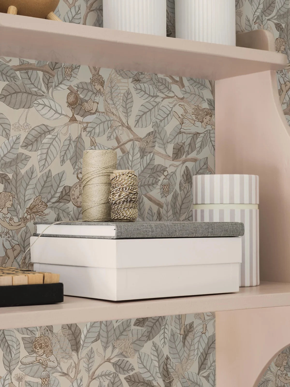 Tapeta dziecięca z motywem baśniowym wróżek FAIRIES beżowy