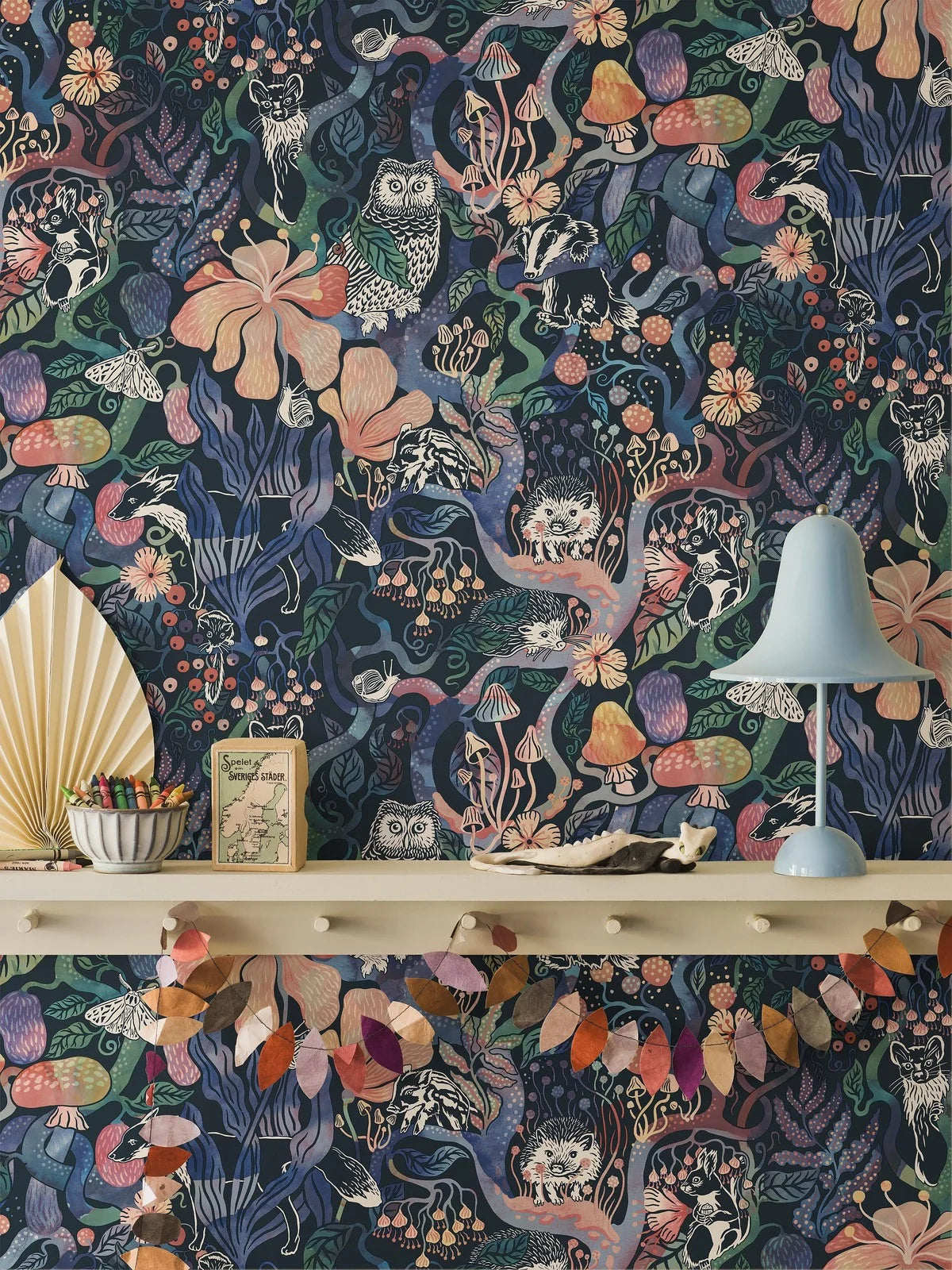 Tapeta dziecięca z motywem baśniowego lasu MAGIC WOODS niebieski z różowym