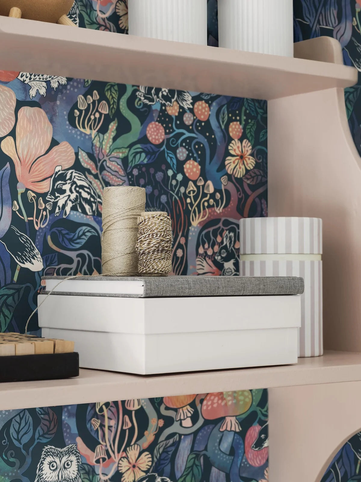 Tapeta dziecięca z motywem baśniowego lasu MAGIC WOODS niebieski z różowym