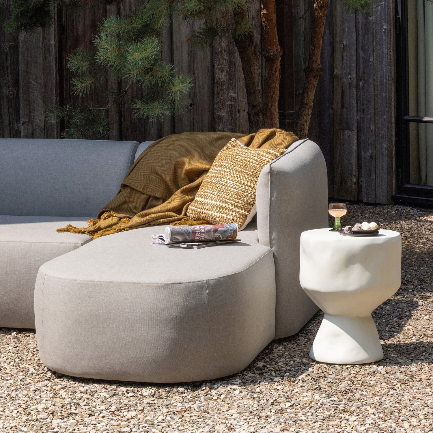 Stolik ogrodowy NIVO kremowy