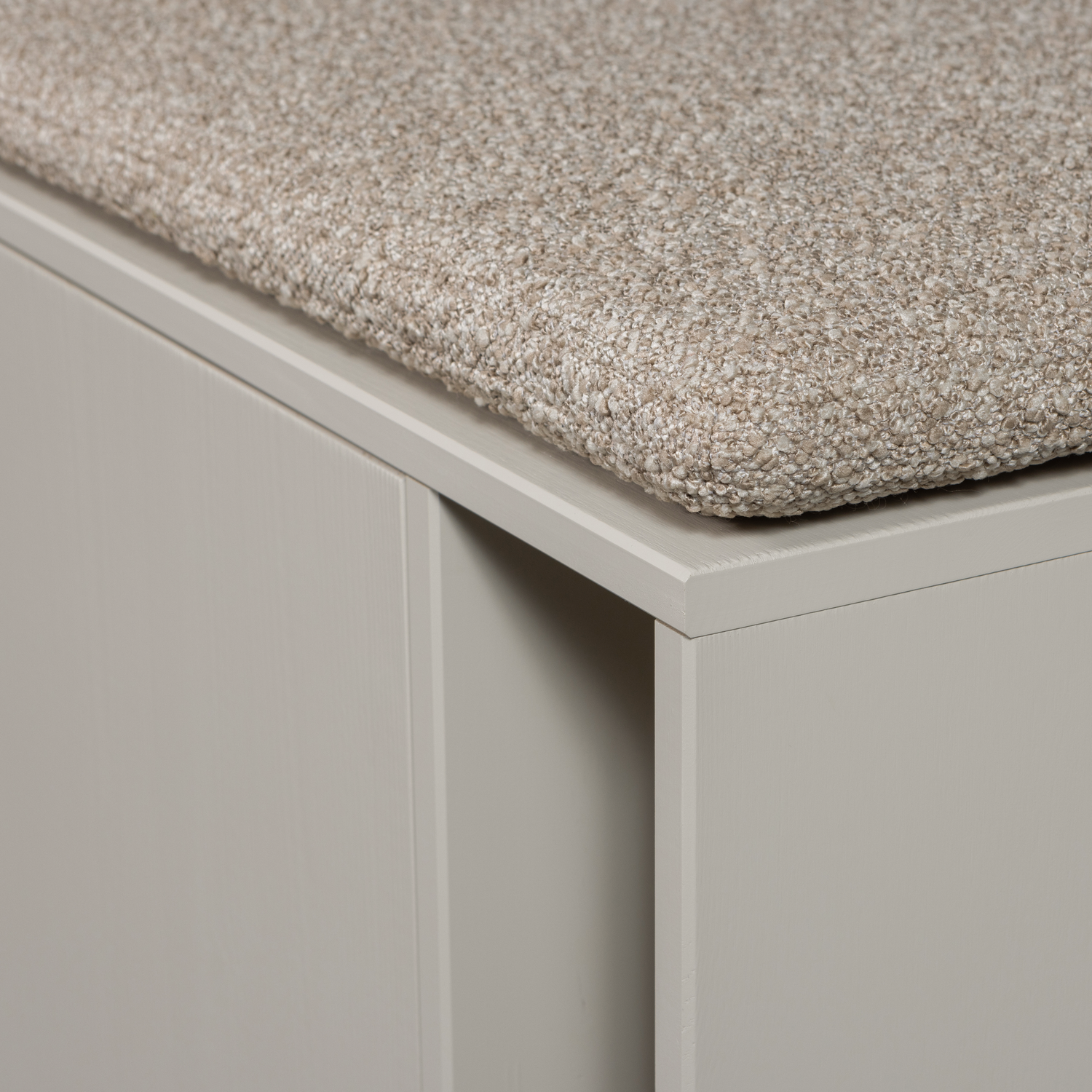 Sitzbank SETTLE mit gepolstertem Sitz in grau-beige