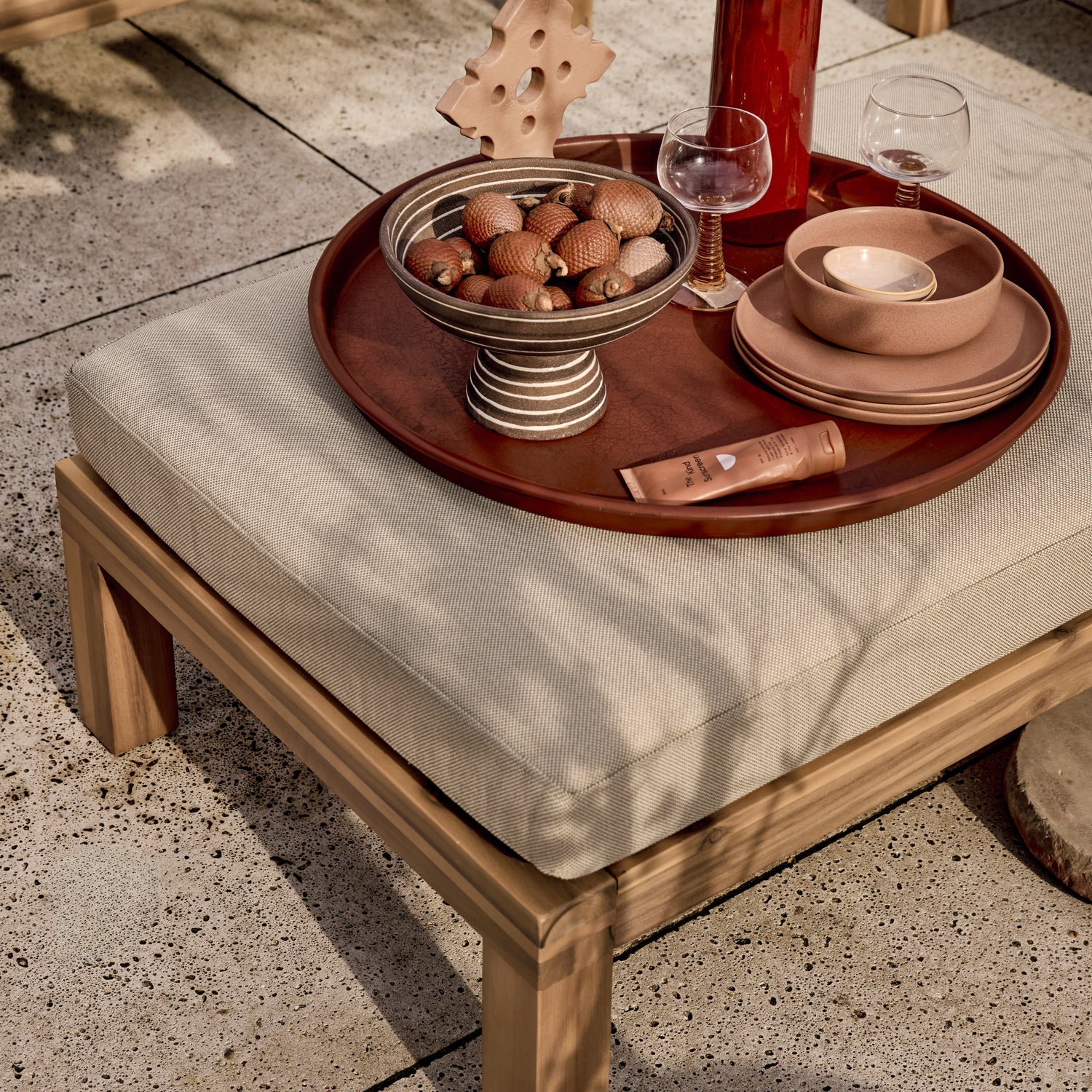 Puff für den Außenbereich RELAX beige mit Akazienbasis
