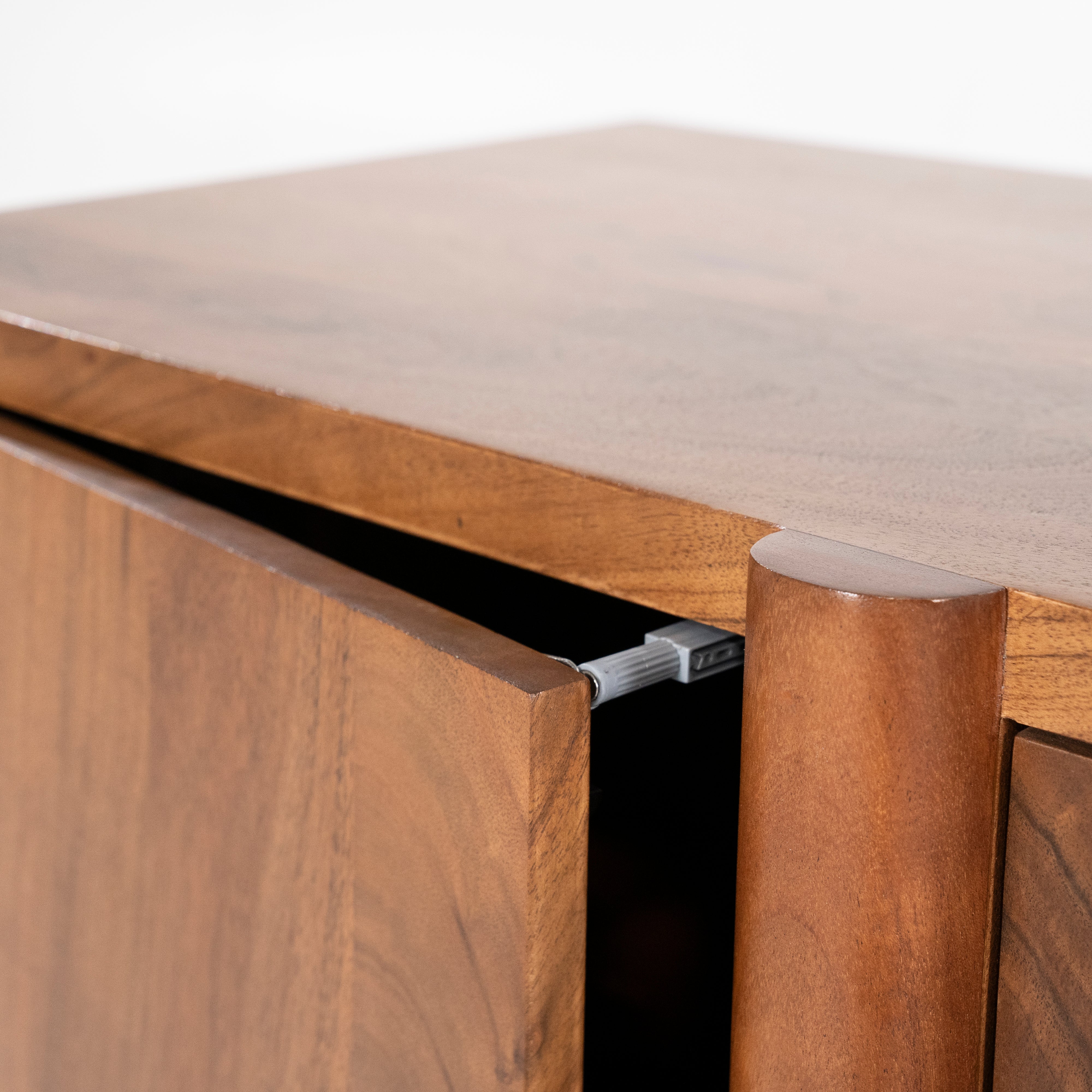 Komoda JULIAN Akazienholz