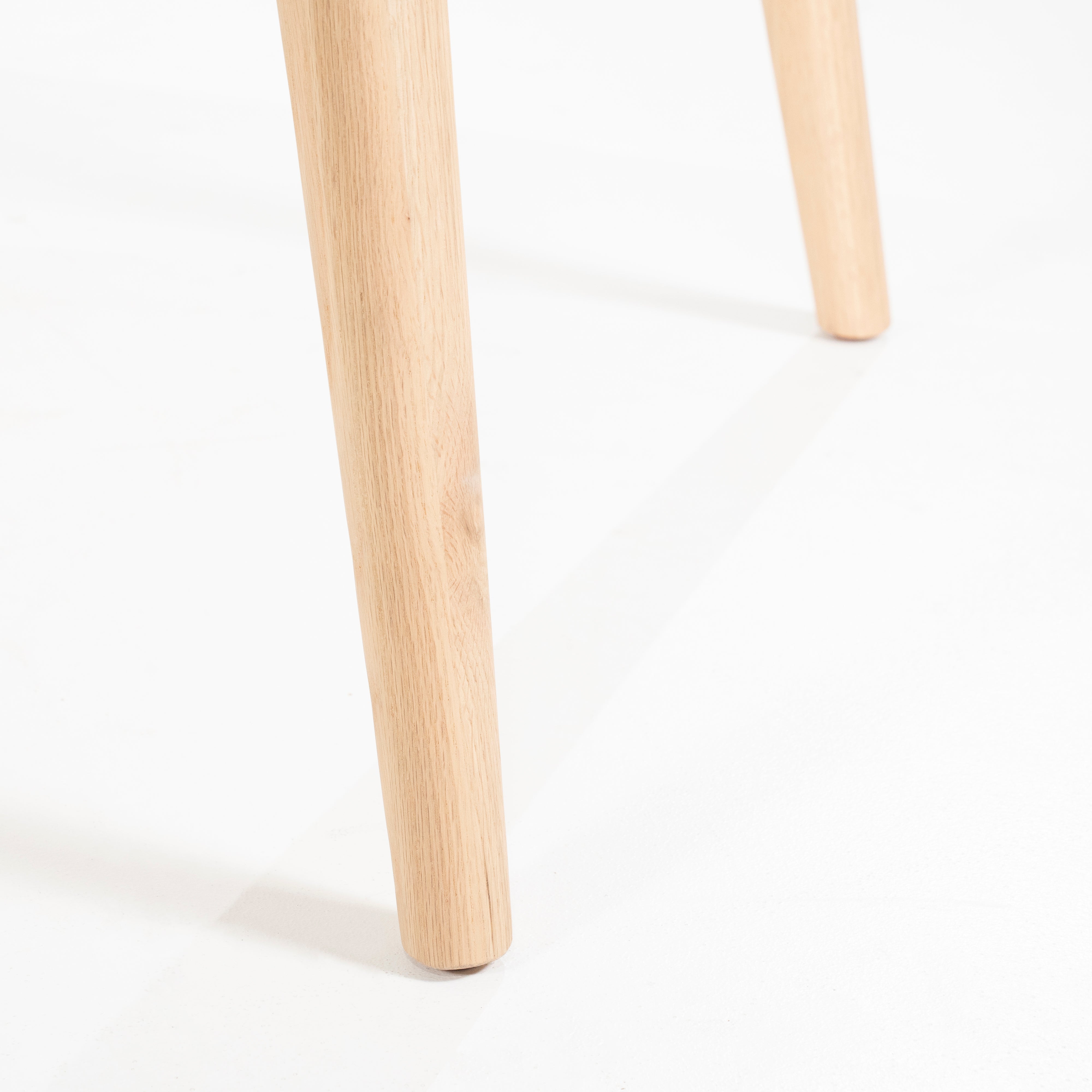 Ovaler Tisch ELIJAH aus Eichenholz