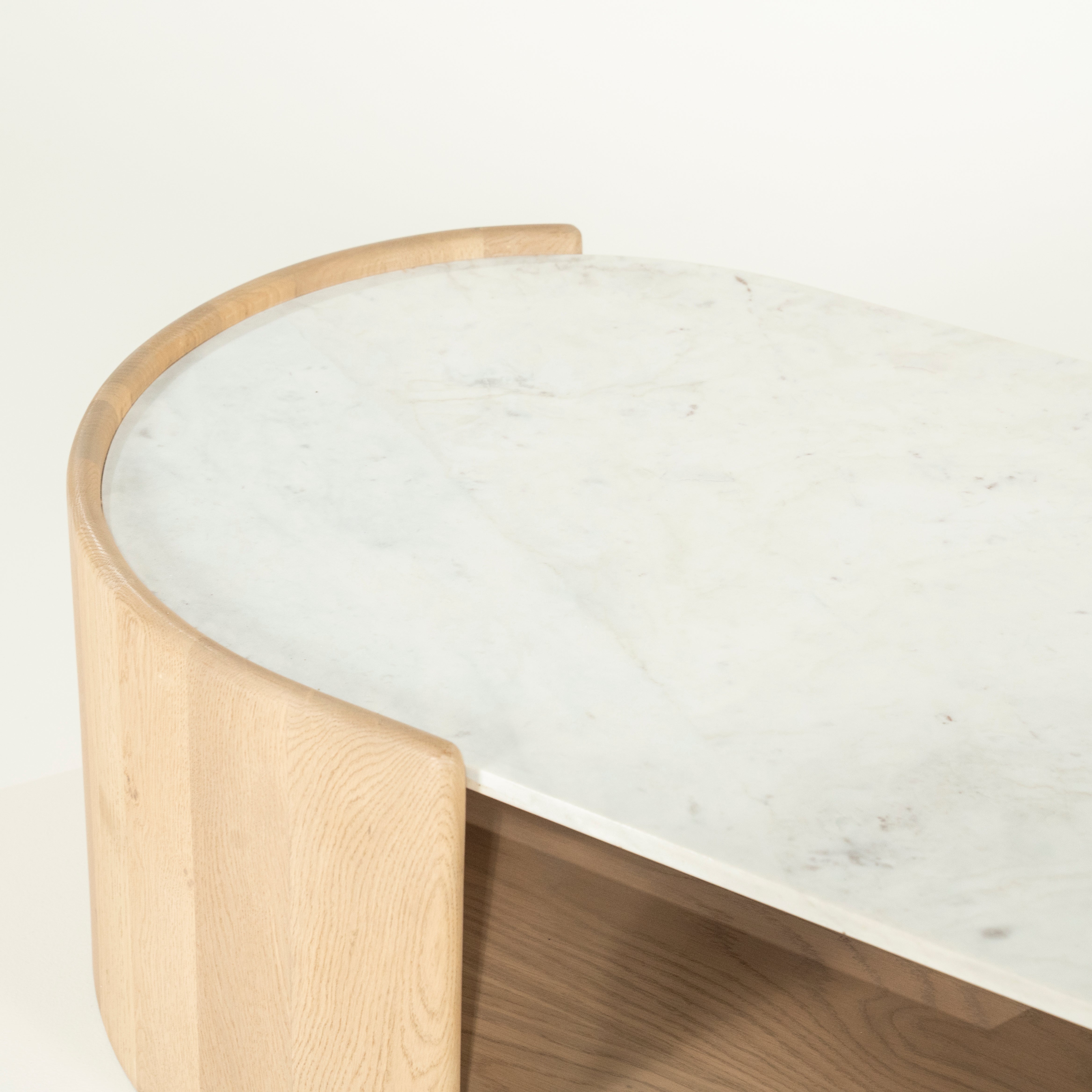 Couchtisch DON aus Eichenholz mit Marmorplatte