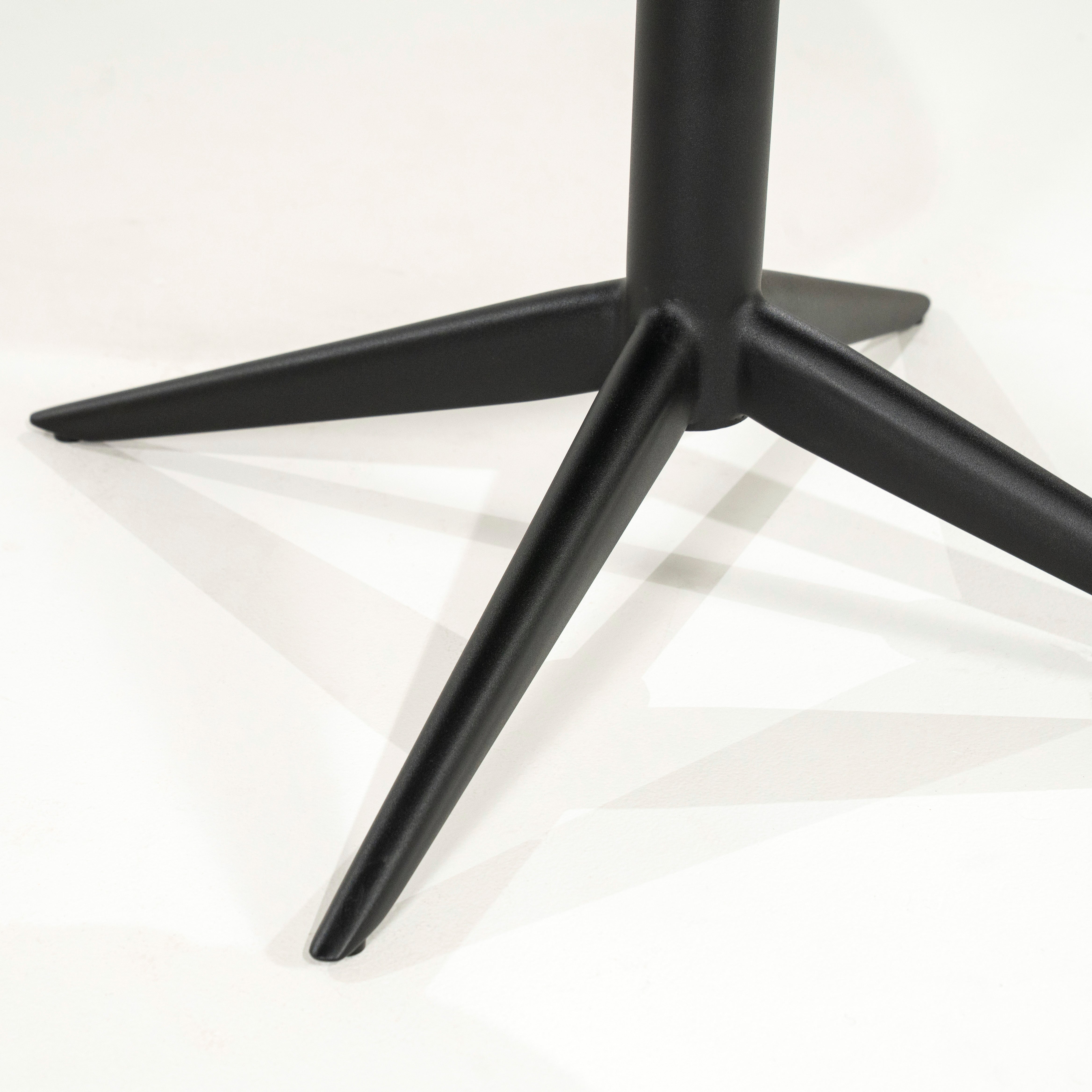 Krzesło obrotowe NOL taupe z czarną podstawą