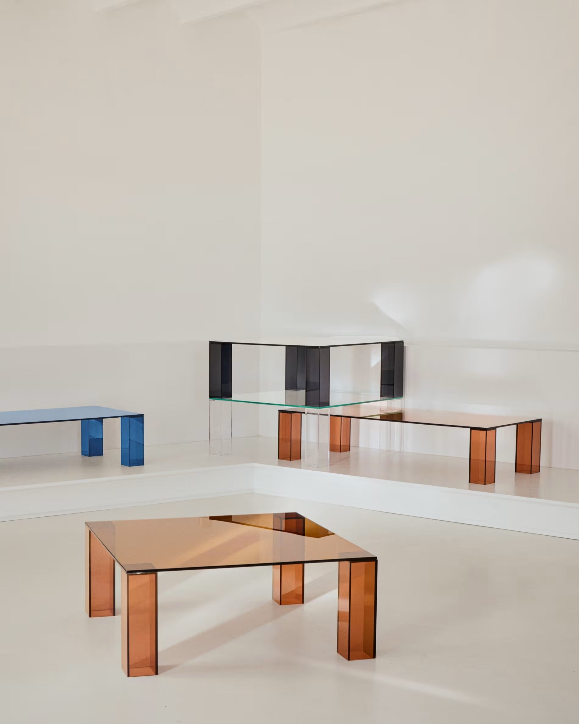 Stolik kawowy ADULARIA niebieskie szkło hartowane