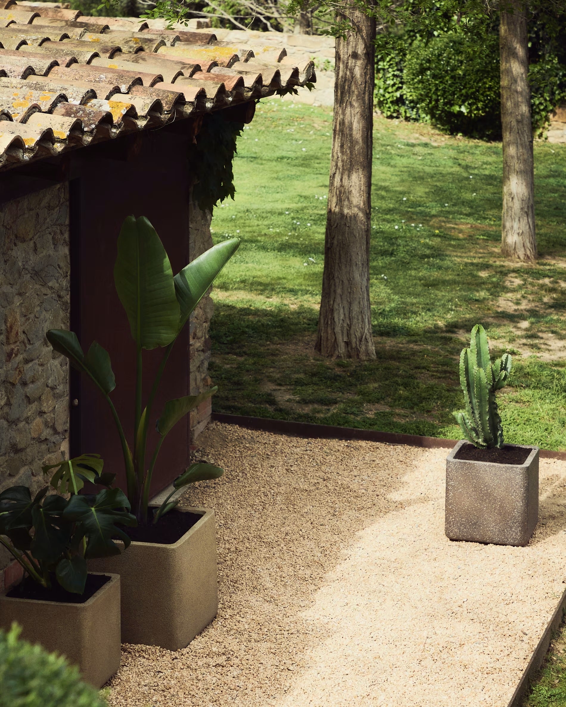 MINOA Brown Polycement Planter Set