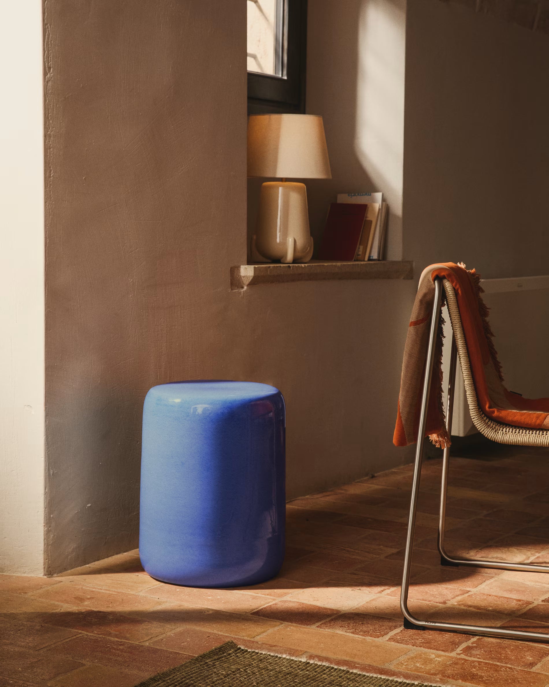 Stolik boczny MESQUIDA niebieski – Kave Home