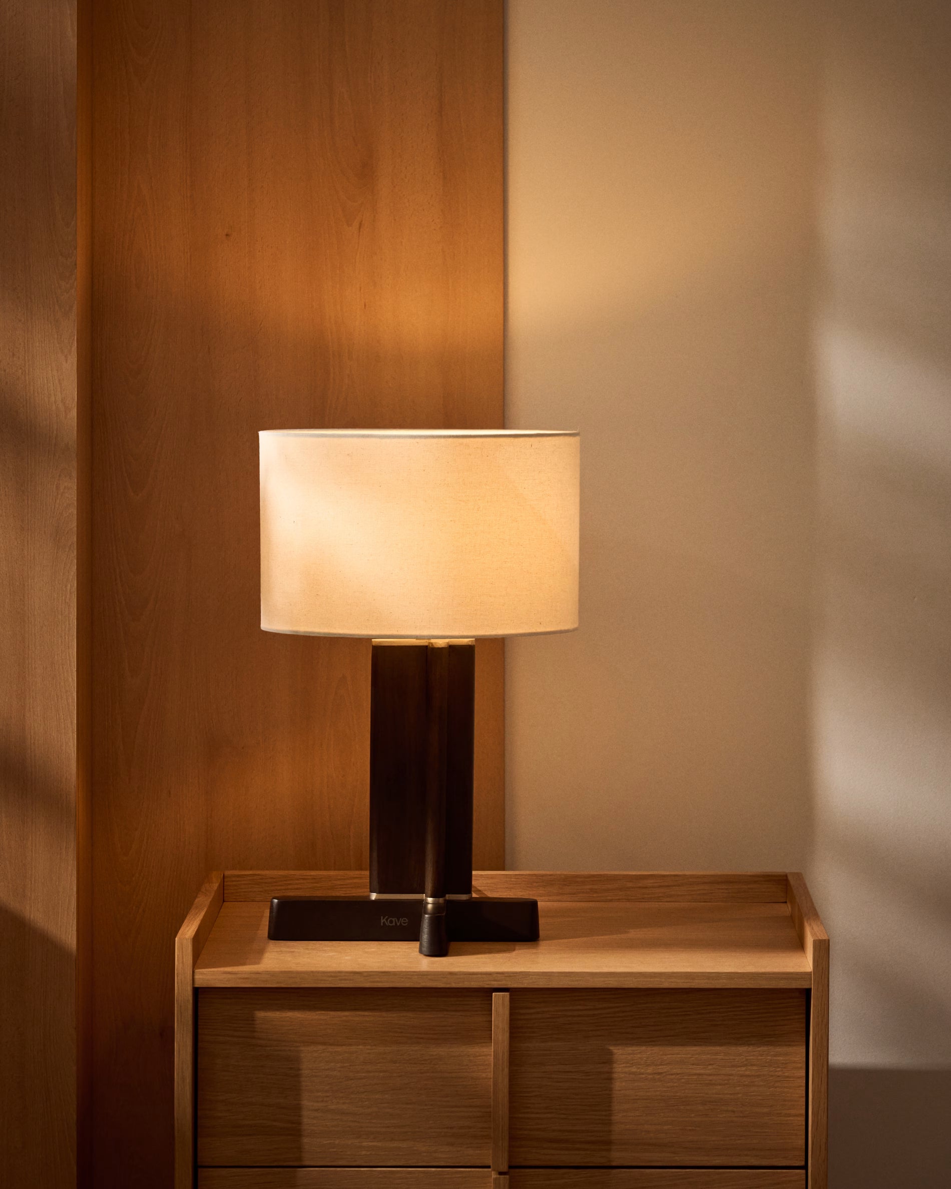 Lampa stołowa NIANI szary z ciemną drewnianą podstawą