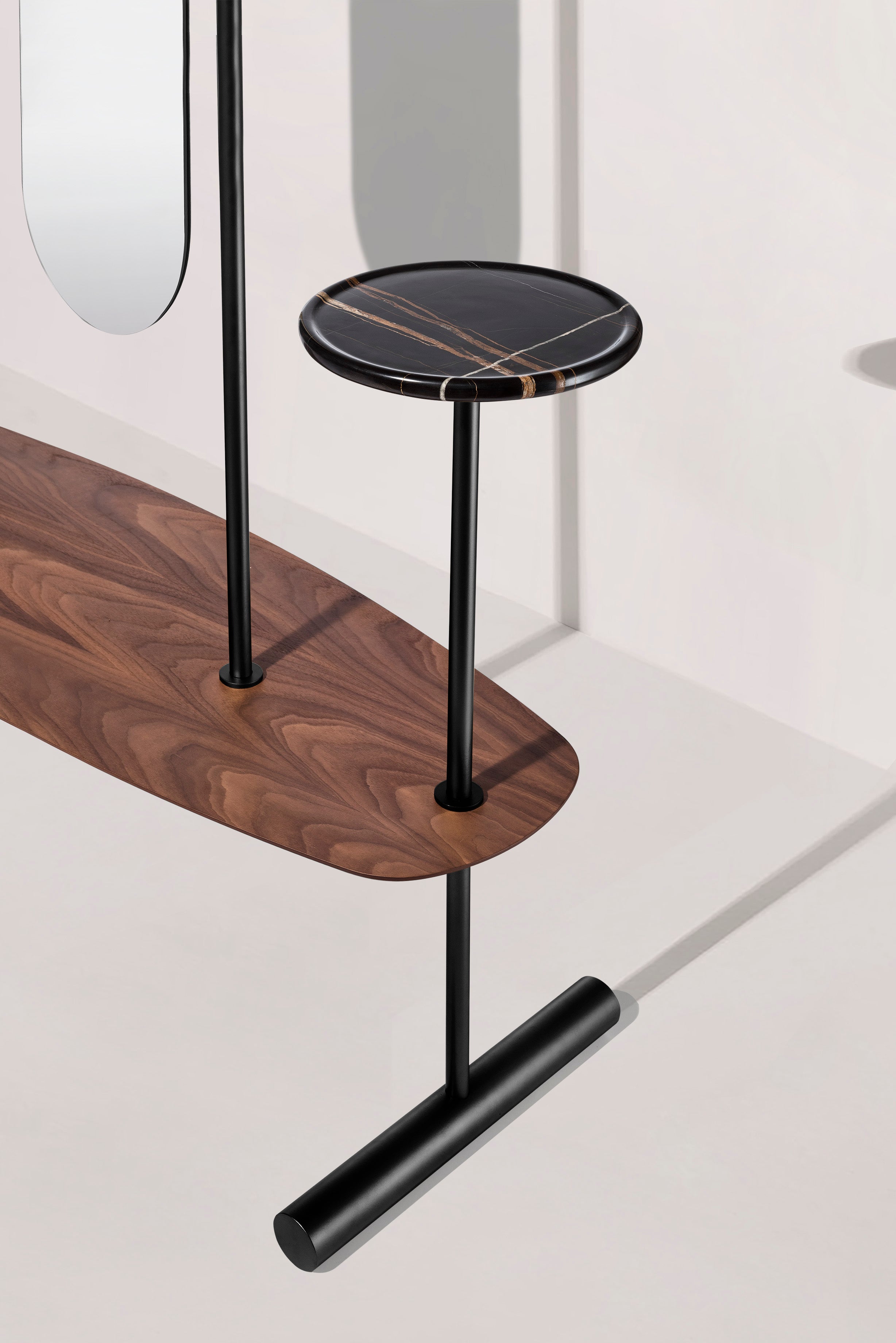 Wandgarderobe mit Spiegel ARCO Nussbaumholz mit schwarzer Oberfläche