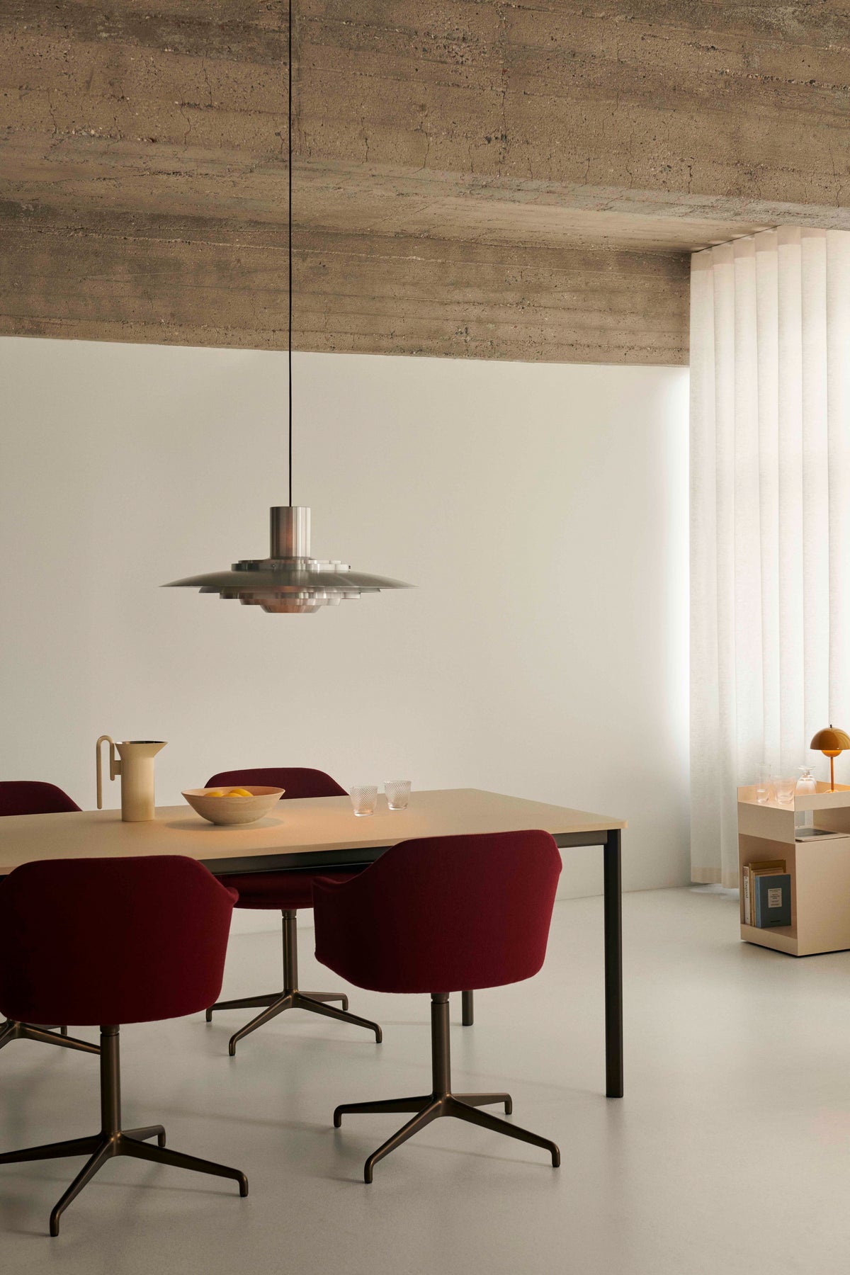 Fotel biurowy RELY HW38 ciemnozielony z czarną aluminiową podstawą