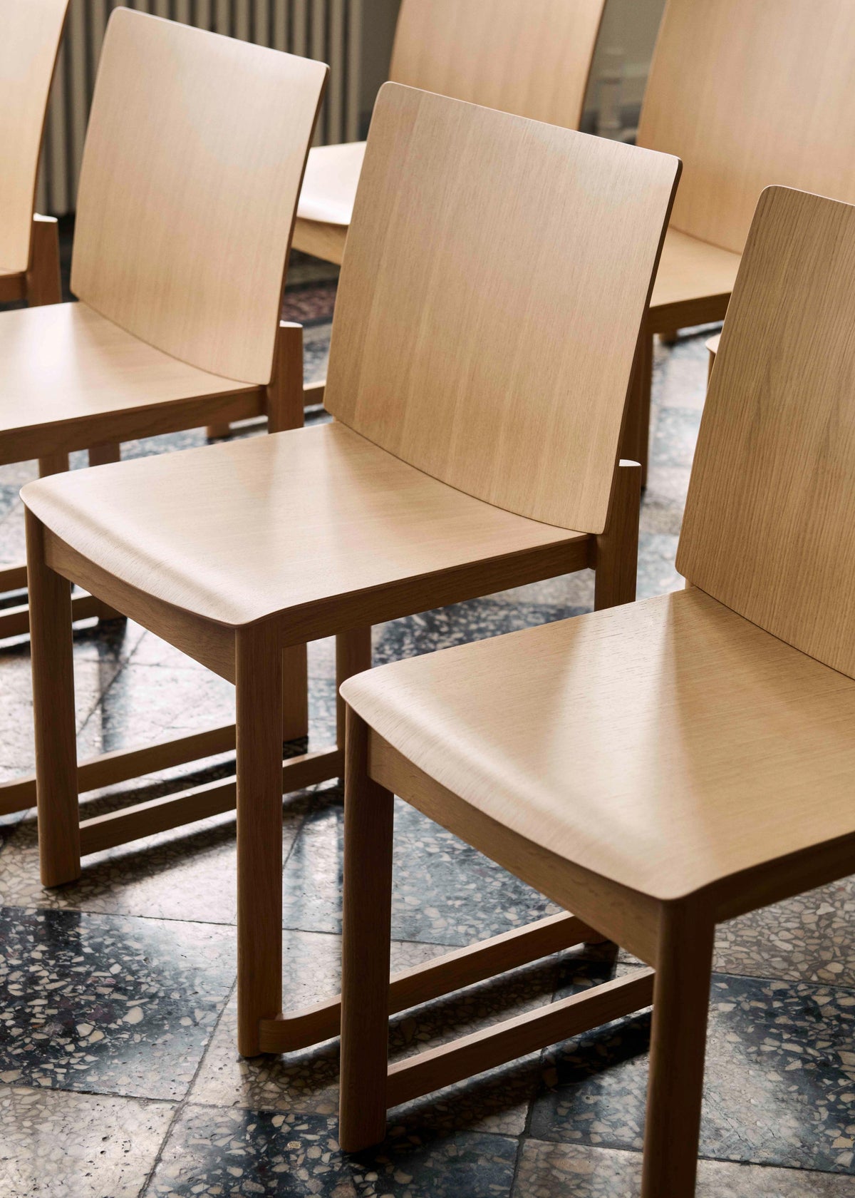 Krzesło ALLWOOD AV35 lakierowany dąb