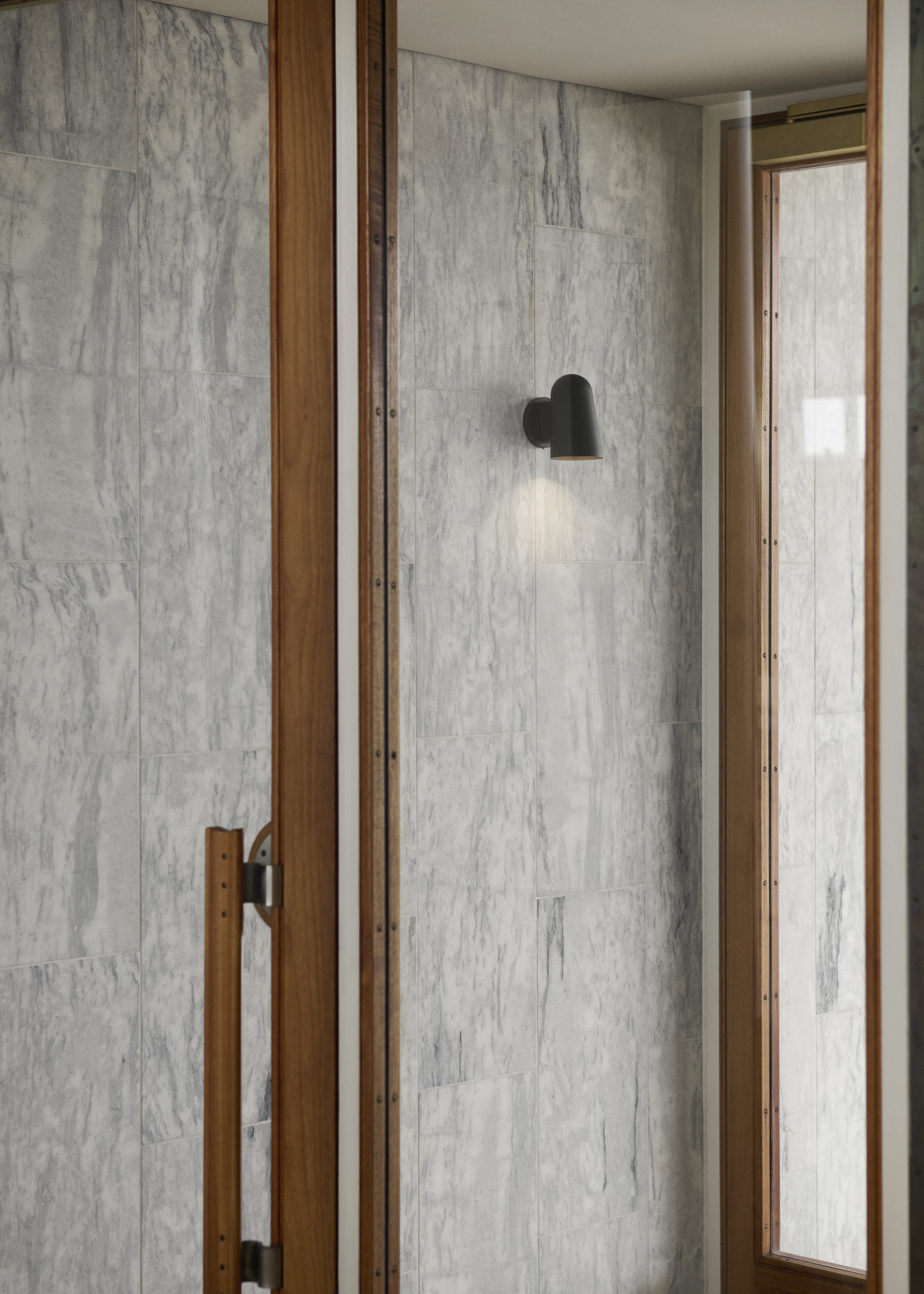 Lampa ścienna zewnętrzna SOLID mosiężny