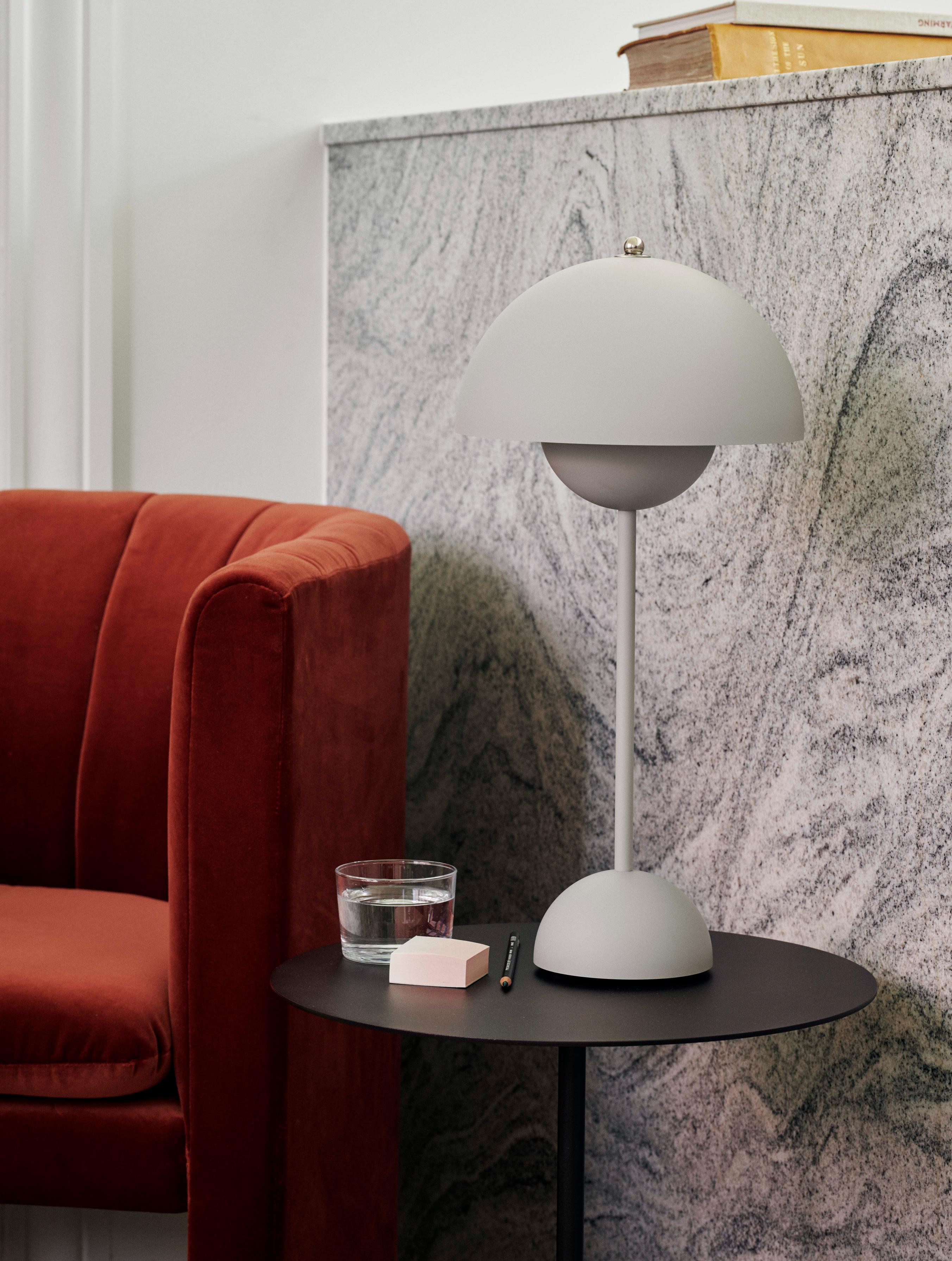 Lampa stołowa FLOWERPOT VP3 matowy jasnoszary