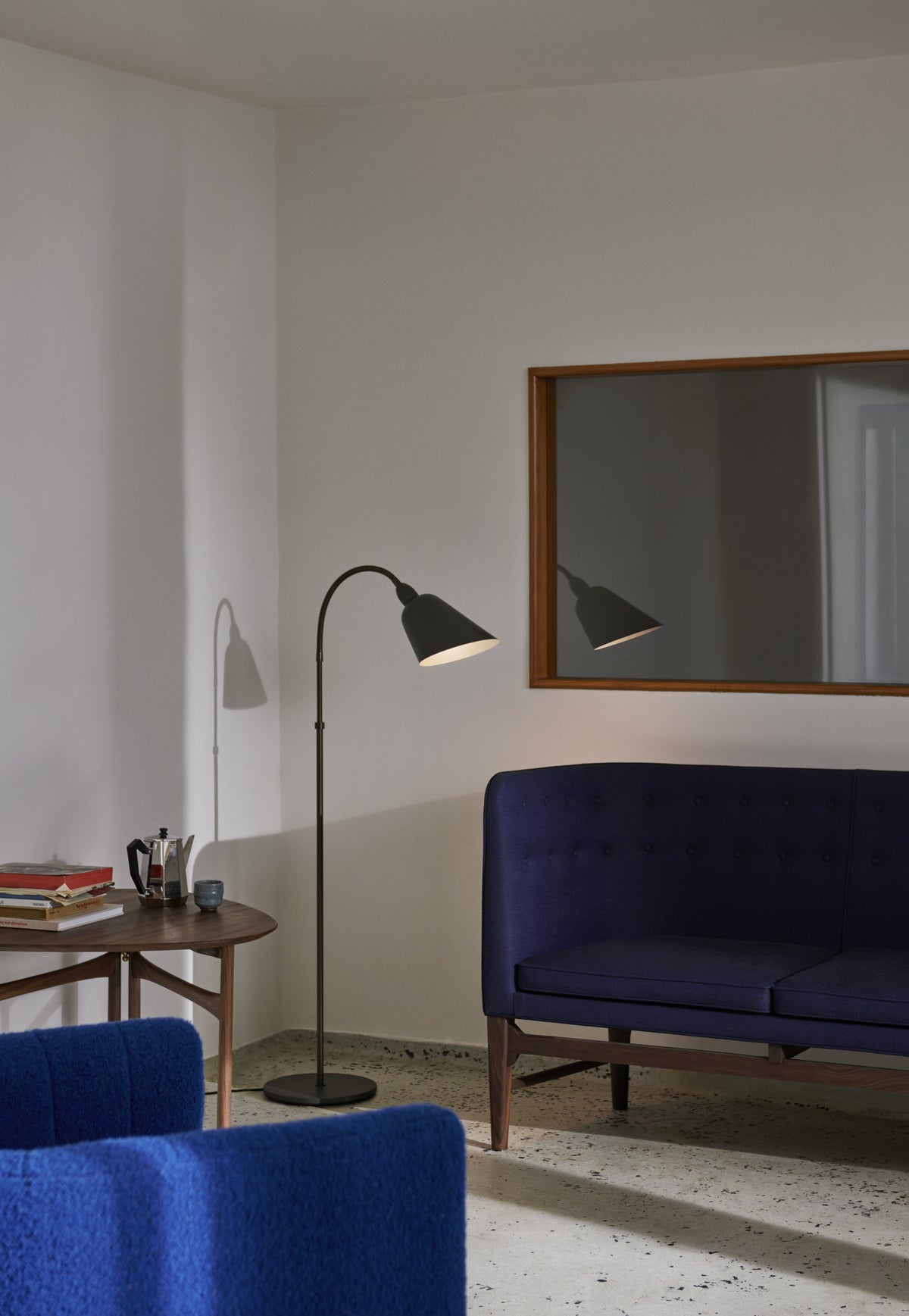 Lampa podłogowa BELLEVUE AJ7 biały z brązowioną mosiężną podstawą