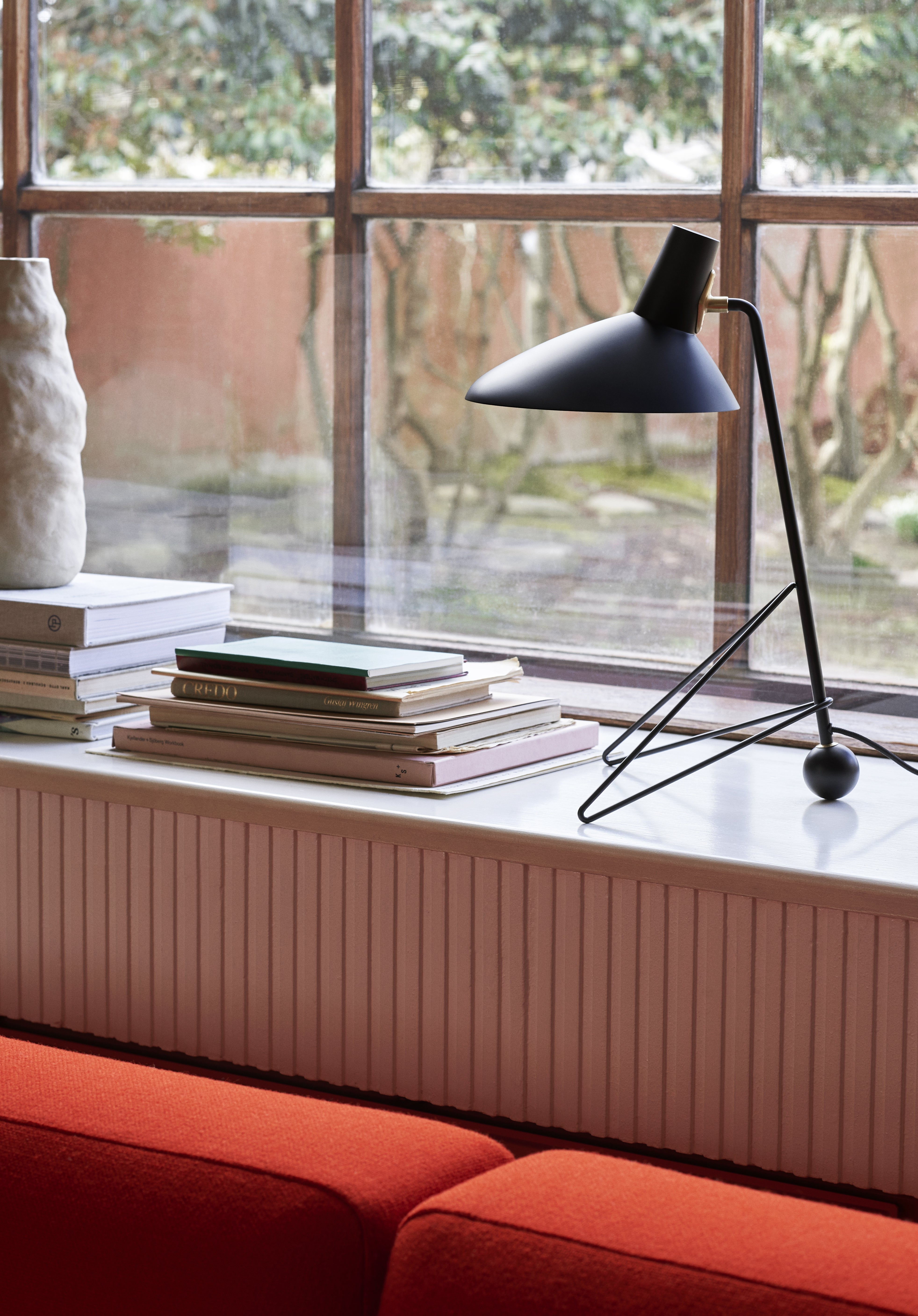 Lampa stołowa TRIPOD HM9 czarny