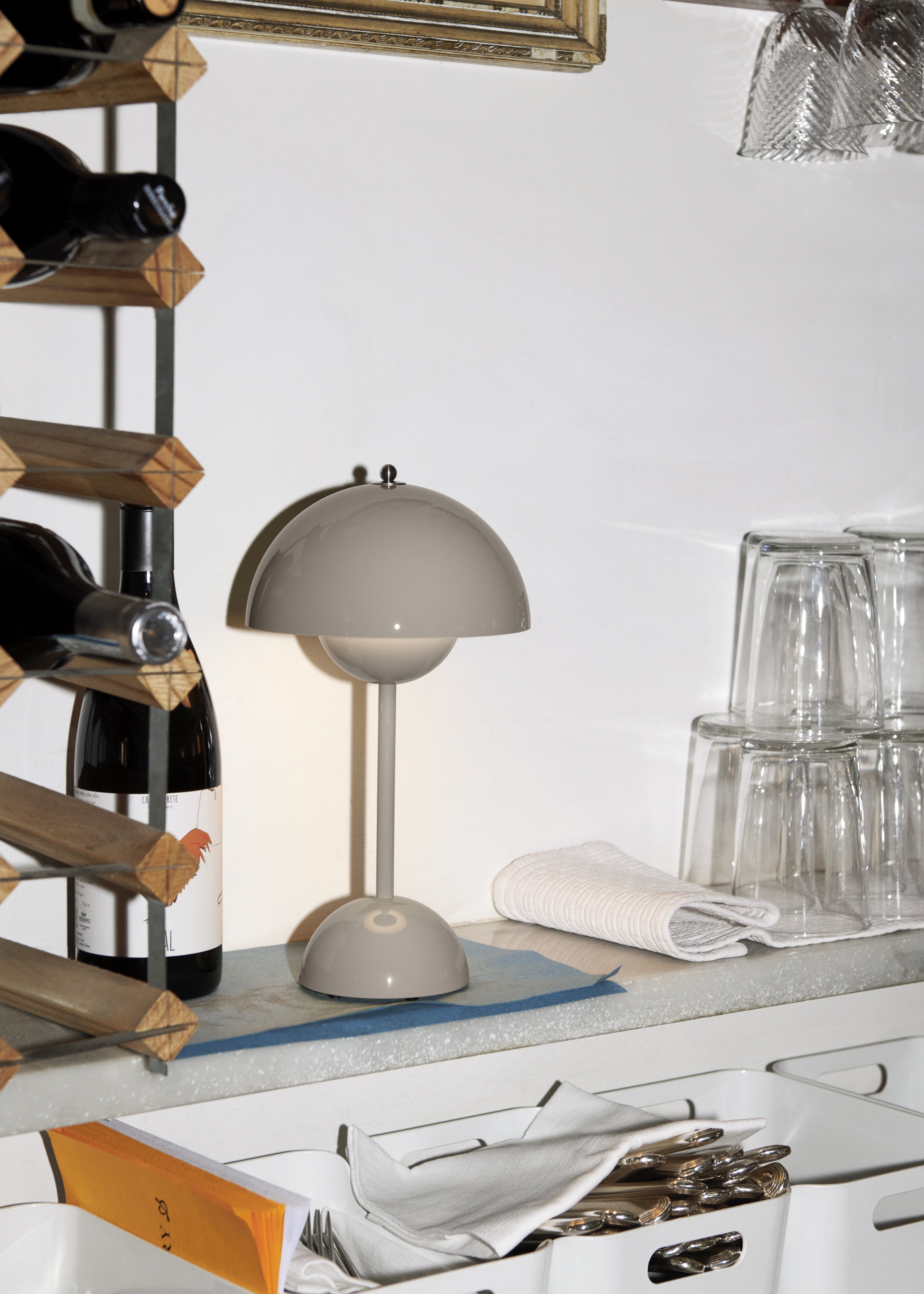 Lampa przenośna FLOWERPOT VP9 szarobeżowy