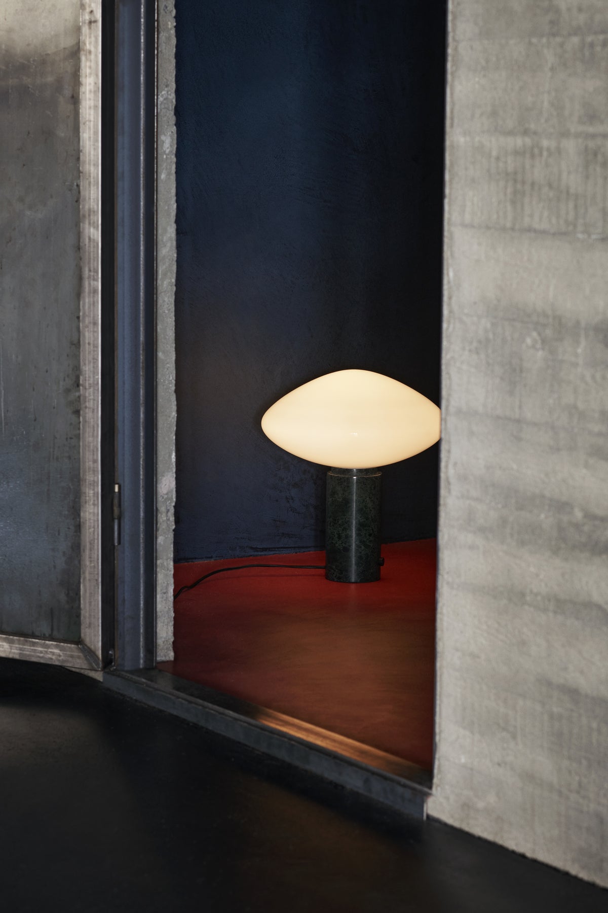 Lampa stołowa MIST AP17 szklany klosz z zieloną marmurową podstawą