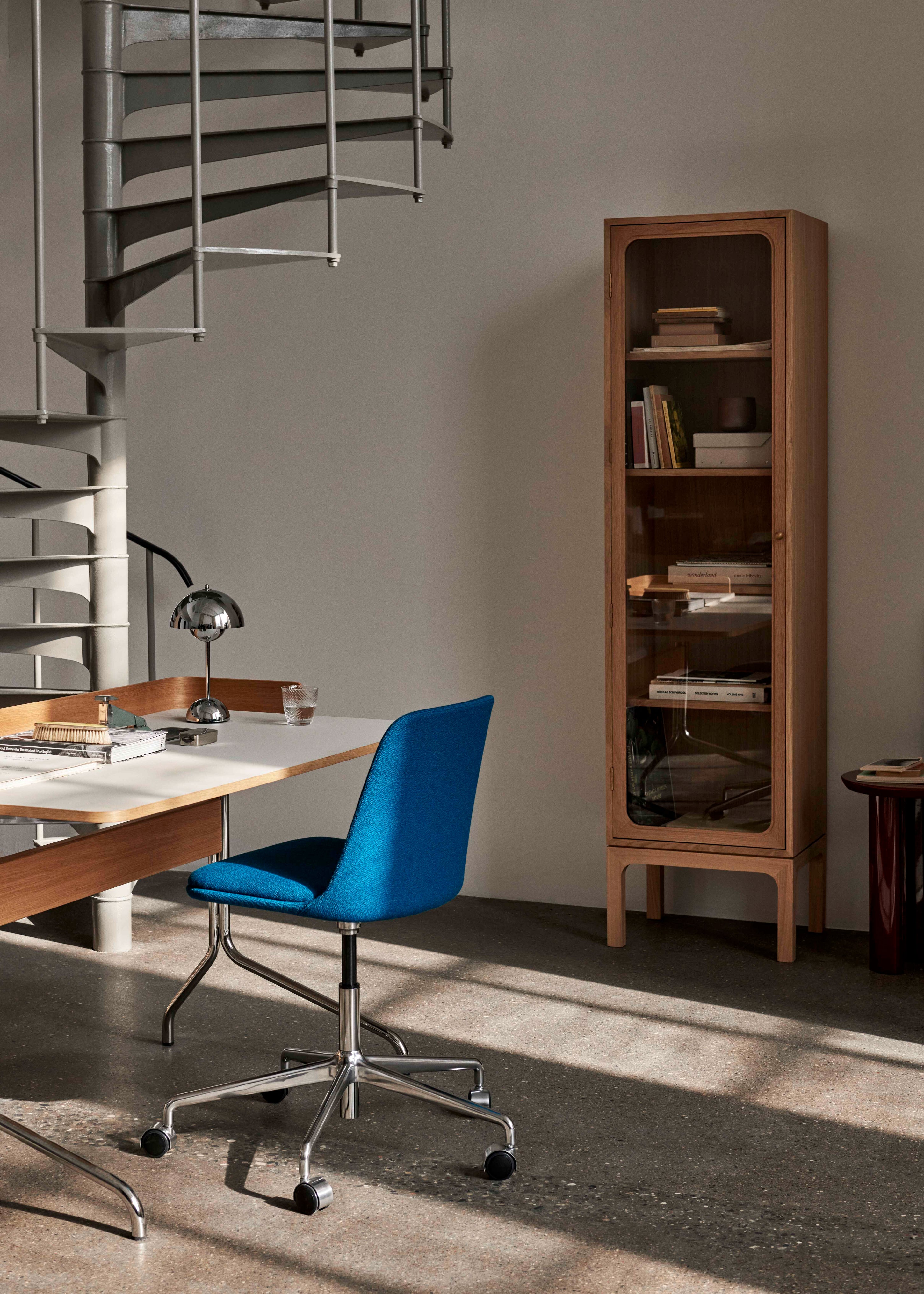Witryna TRACE SC87 ciemny lakierowany dąb