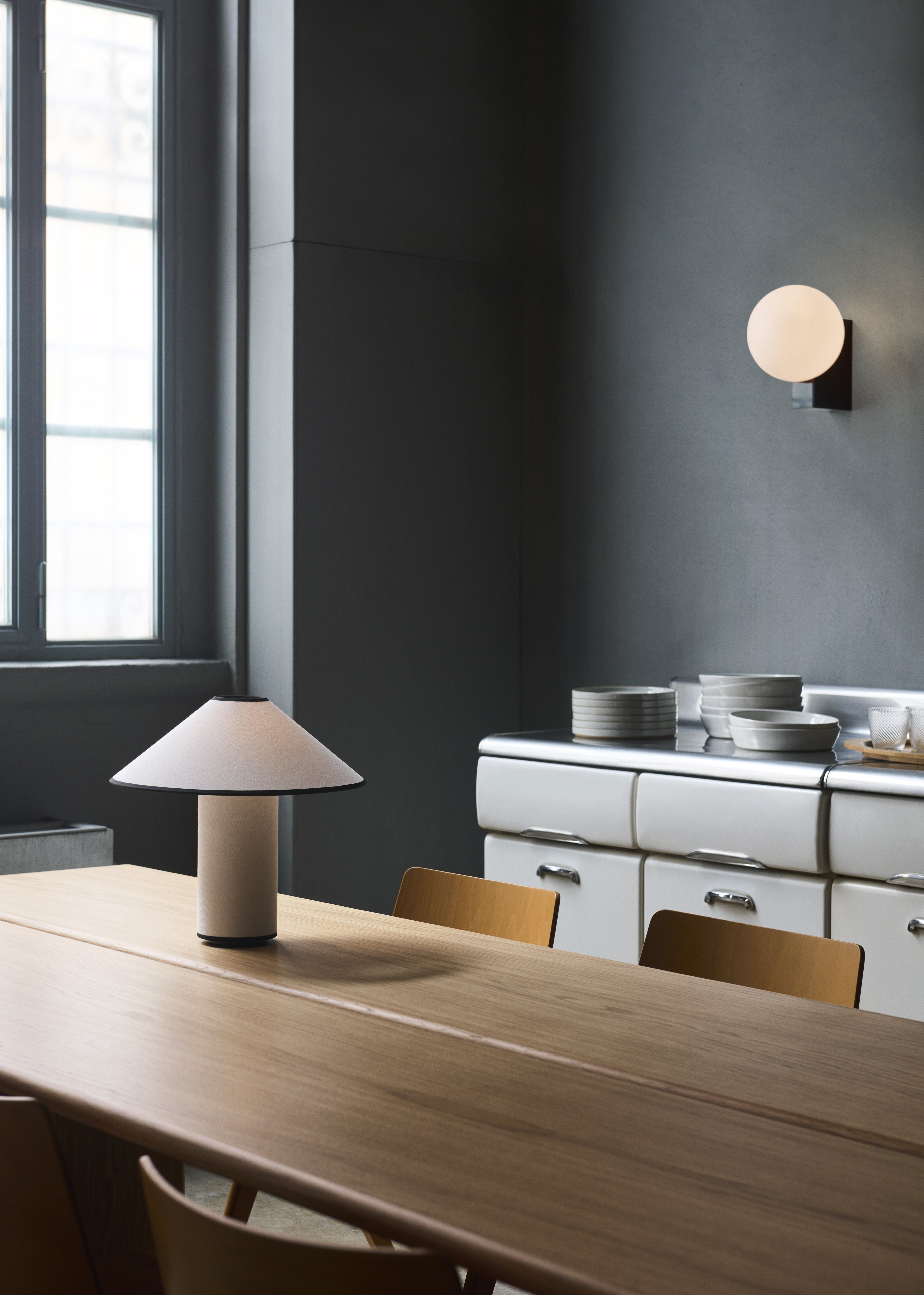 Lampa ścienna JOURNEY SH2 szklany klosz z czarną podstawą