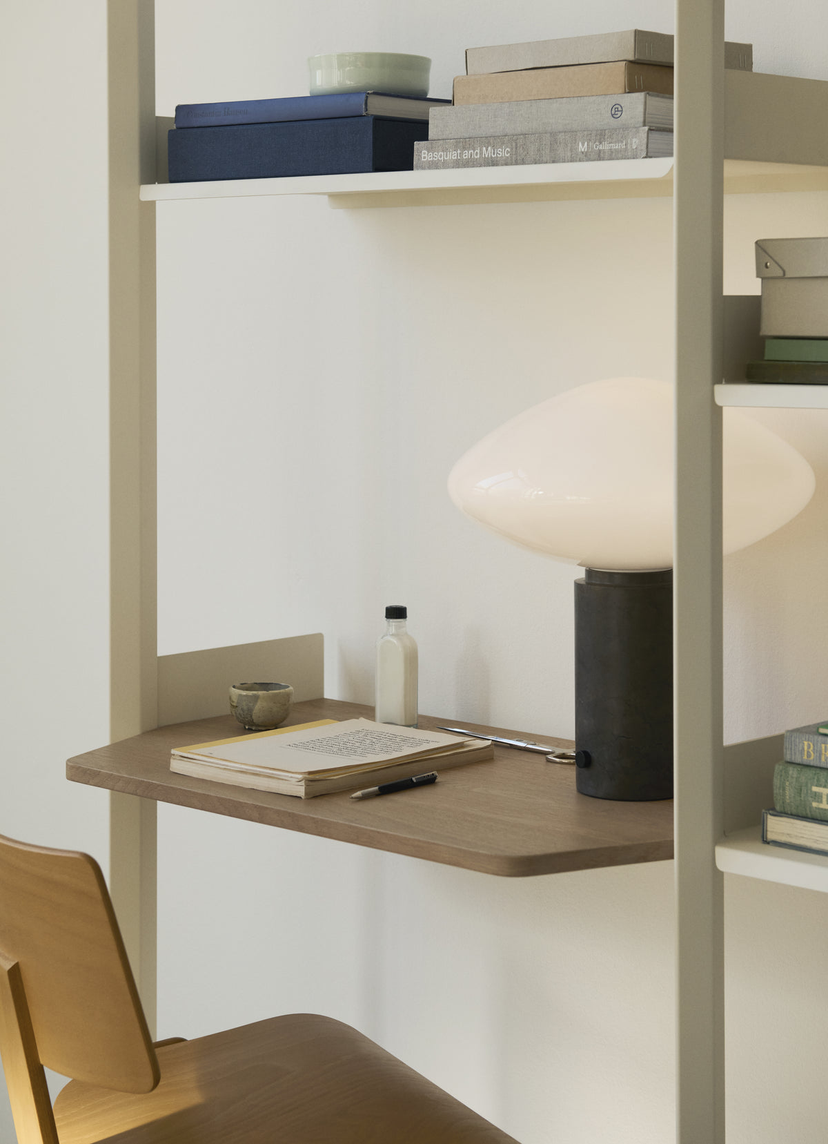 Lampa stołowa MIST AP17 szklany klosz z szarą marmurową podstawą