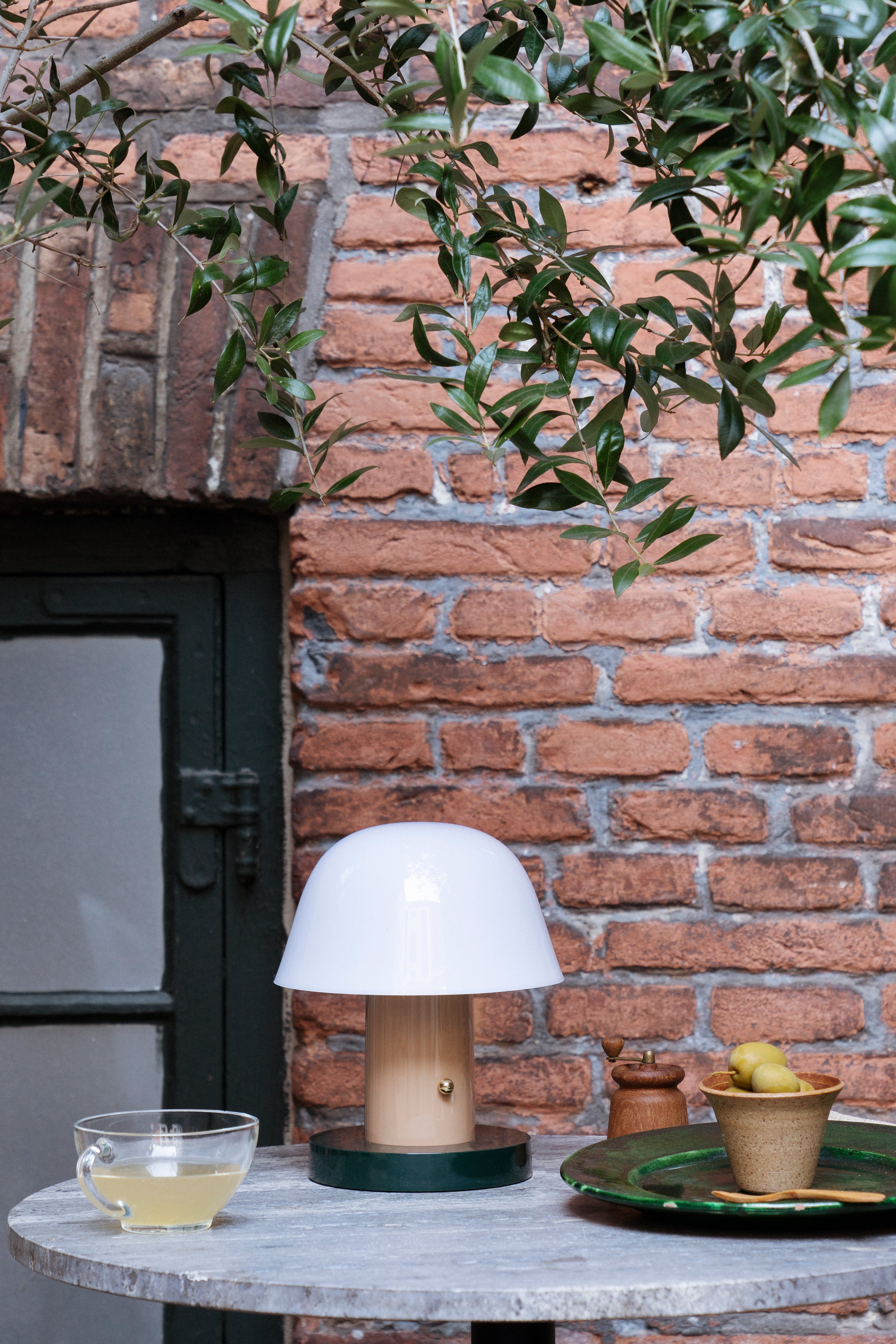 Lampa przenośna SETAGO JH27 kremowy klosz z beżowo-zieloną podstawą