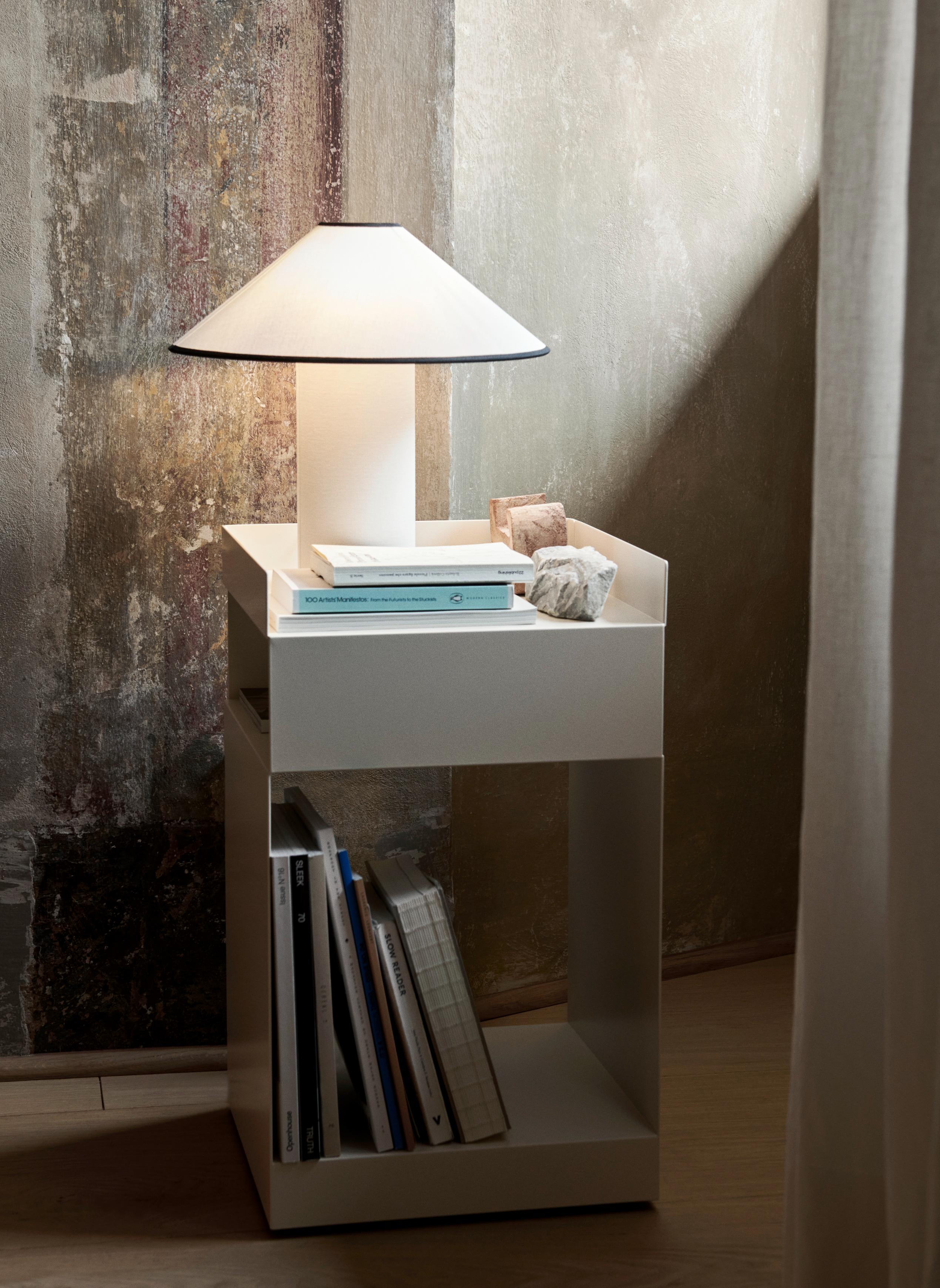 Tischlampe COLETTE ATD6 in Weiß mit schwarzem Finish