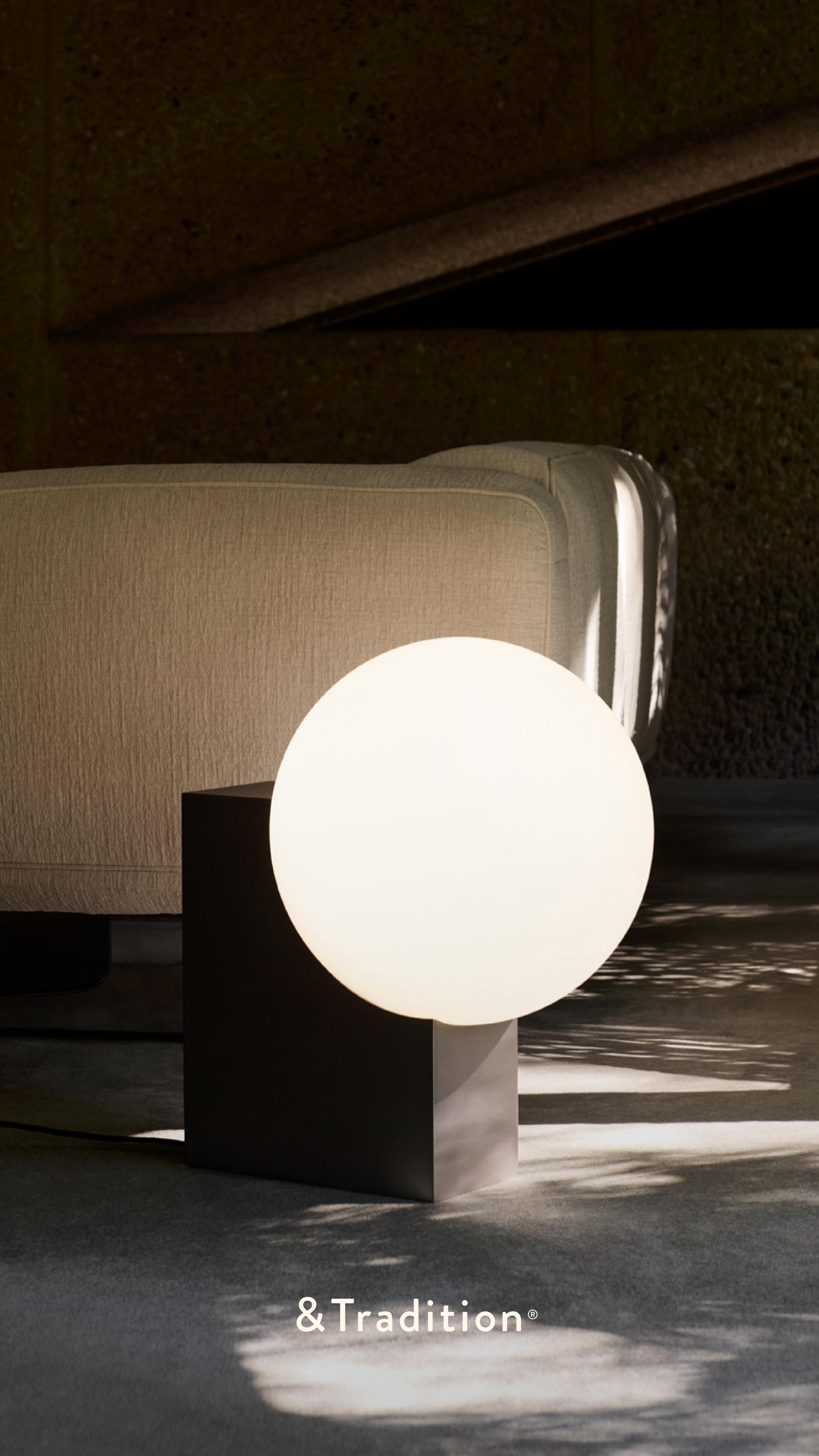 Lampa podłogowa JOURNEY SH4 szklany klosz ze szczotkowaną stalową podstawą