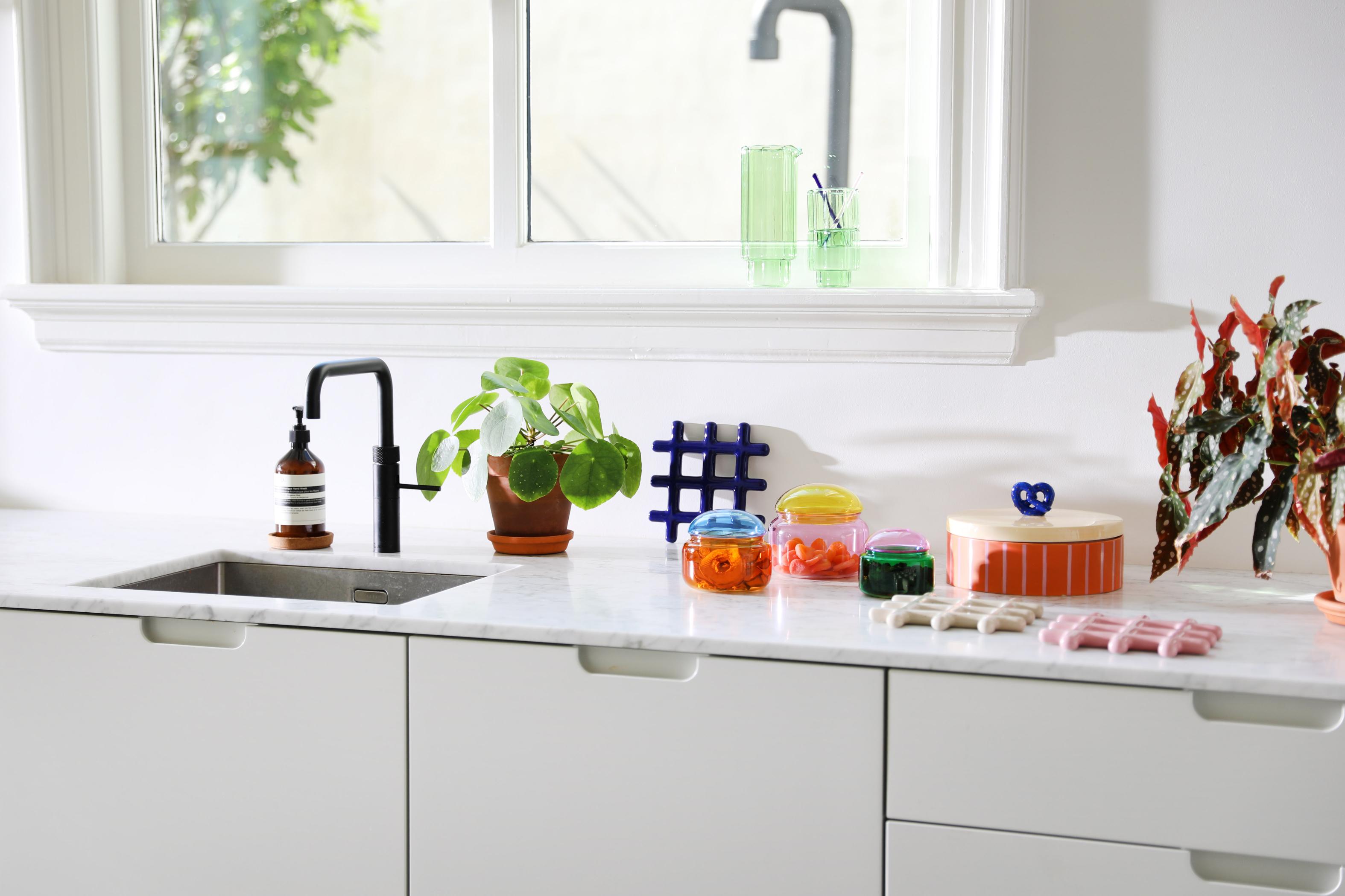 Pojemnik szklany PUFFY różowy z żółtą pokrywką