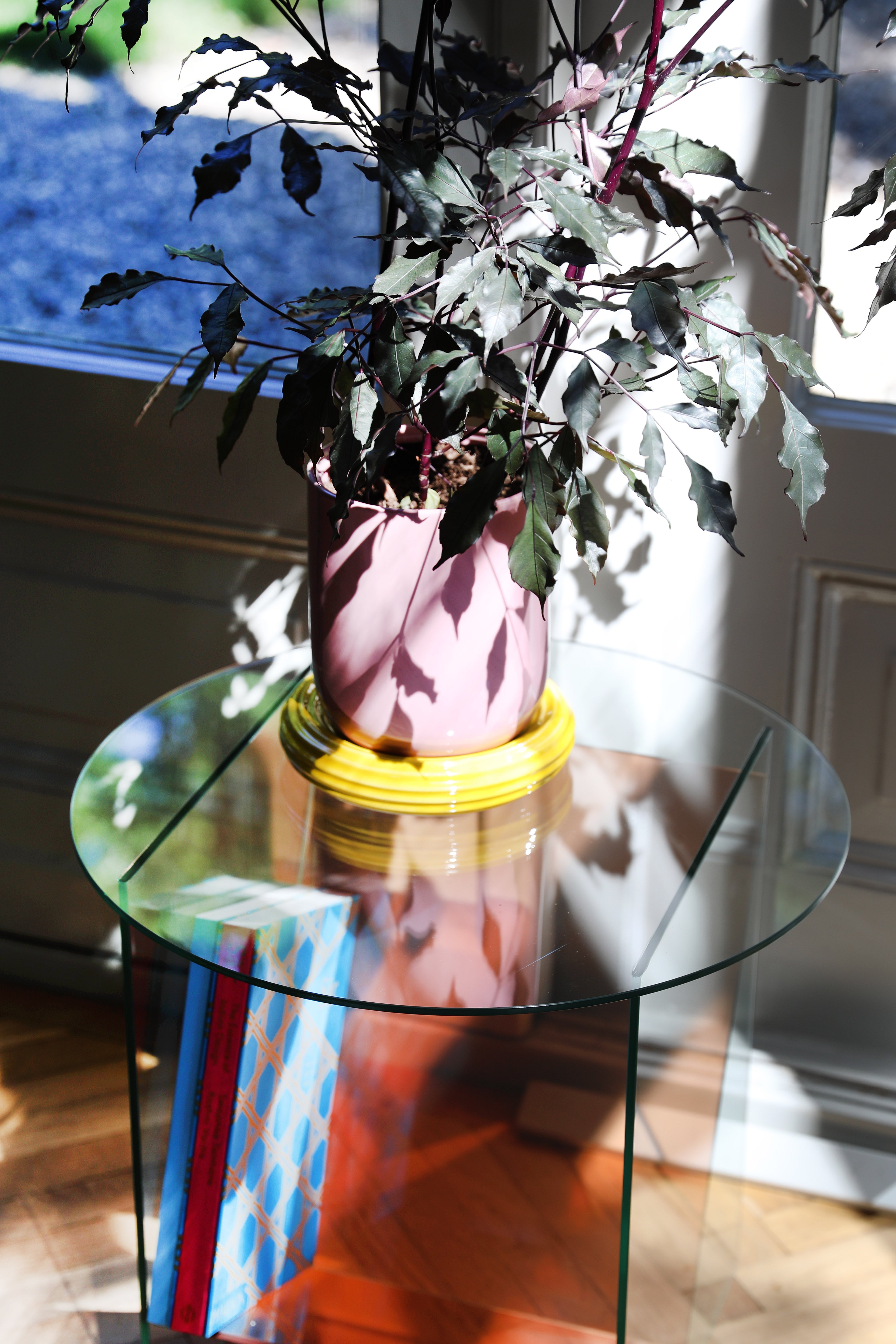 Doniczka CHURROS różowy z żółtą podstawką