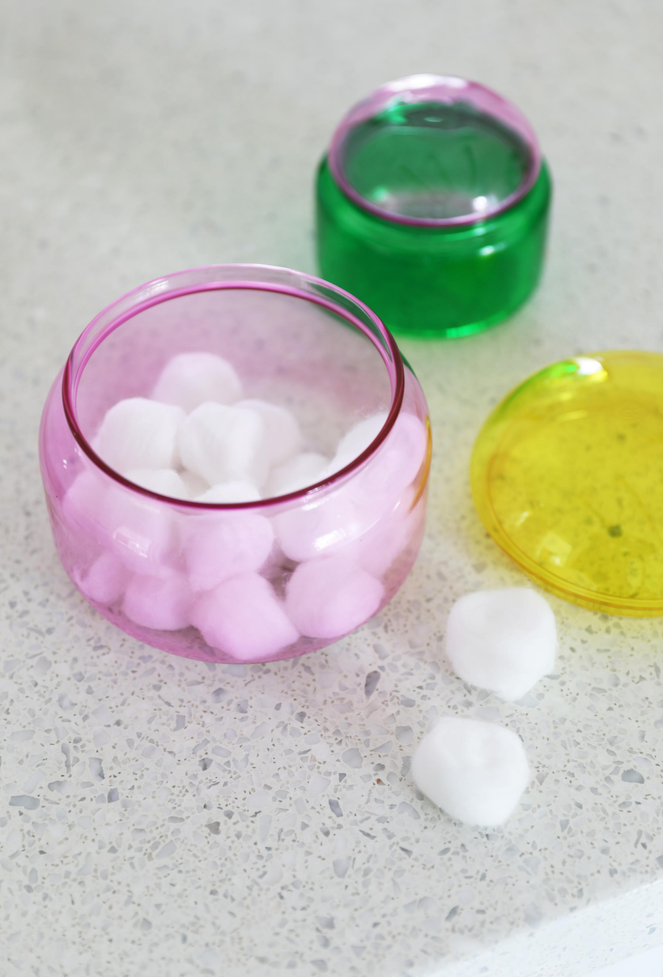 Pojemnik szklany PUFFY różowy z żółtą pokrywką