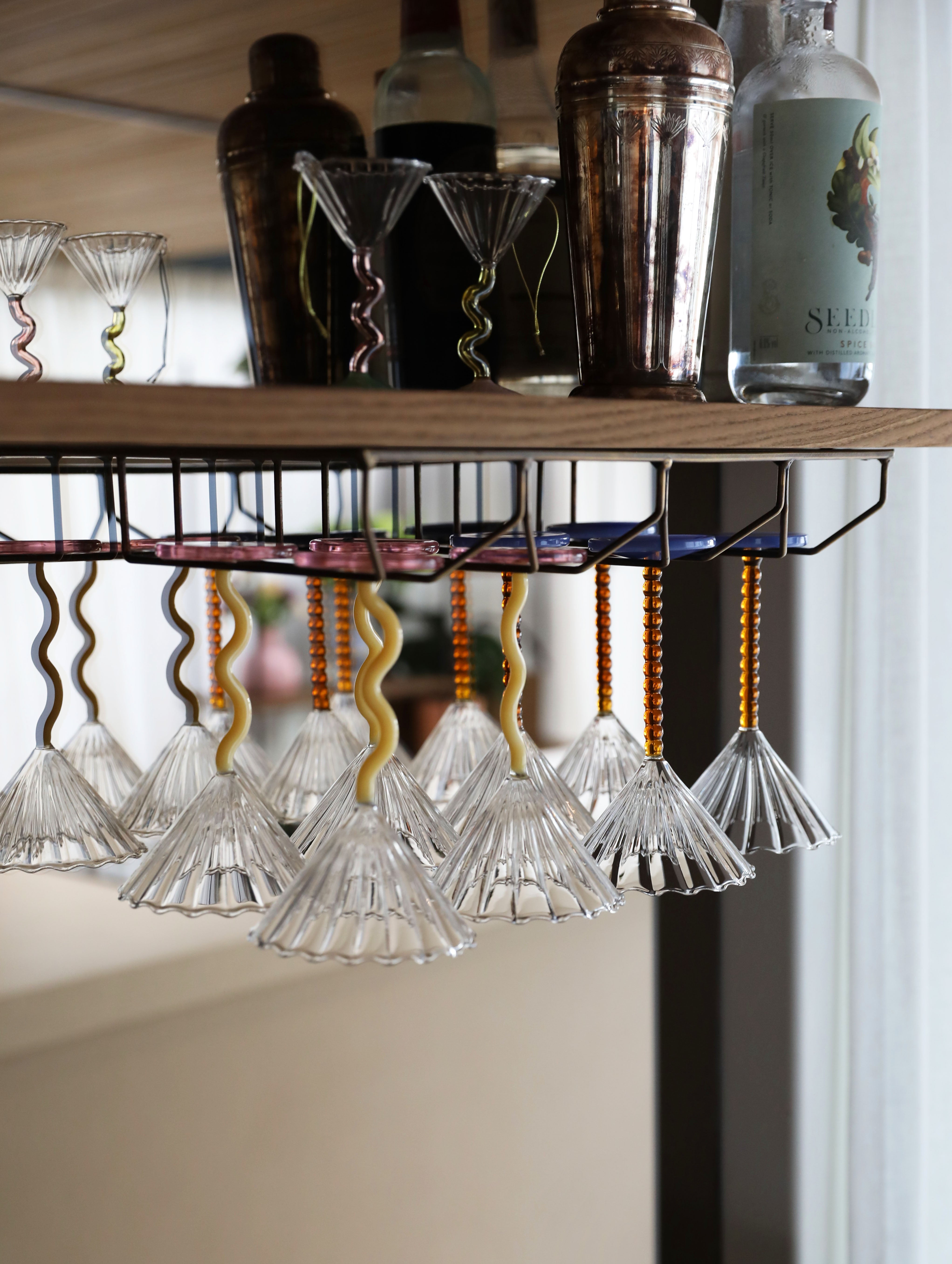 Set aus Glasbechern CURVE rosa mit grün