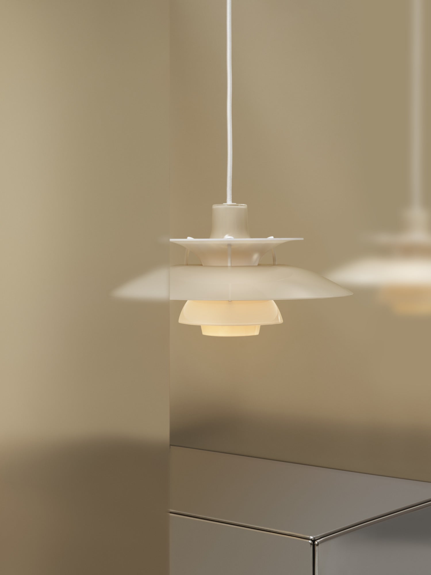Lampa wisząca PH 5 OPAL beżowy – Louis Poulsen