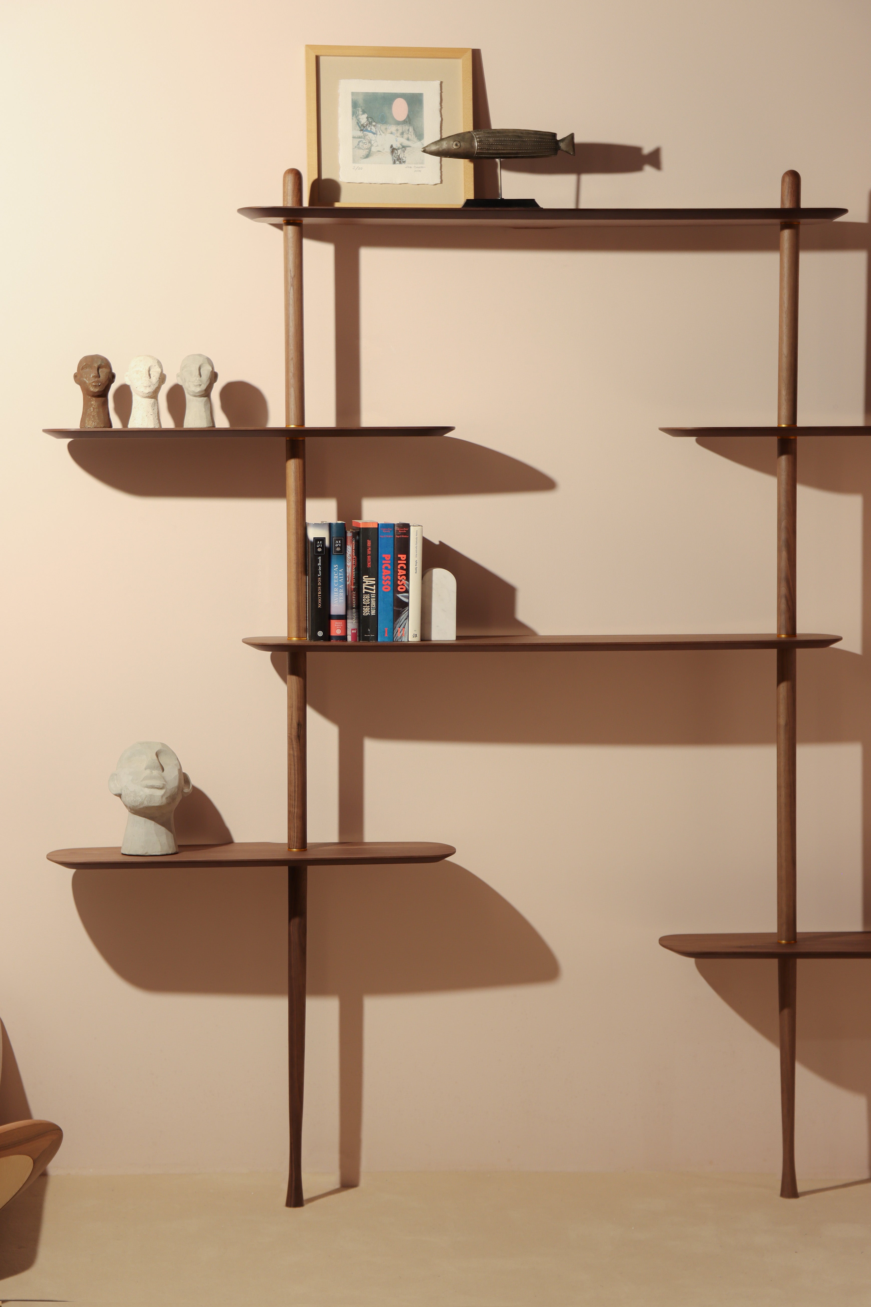 Regał ścienny AXIS 2 fornir orzechowy