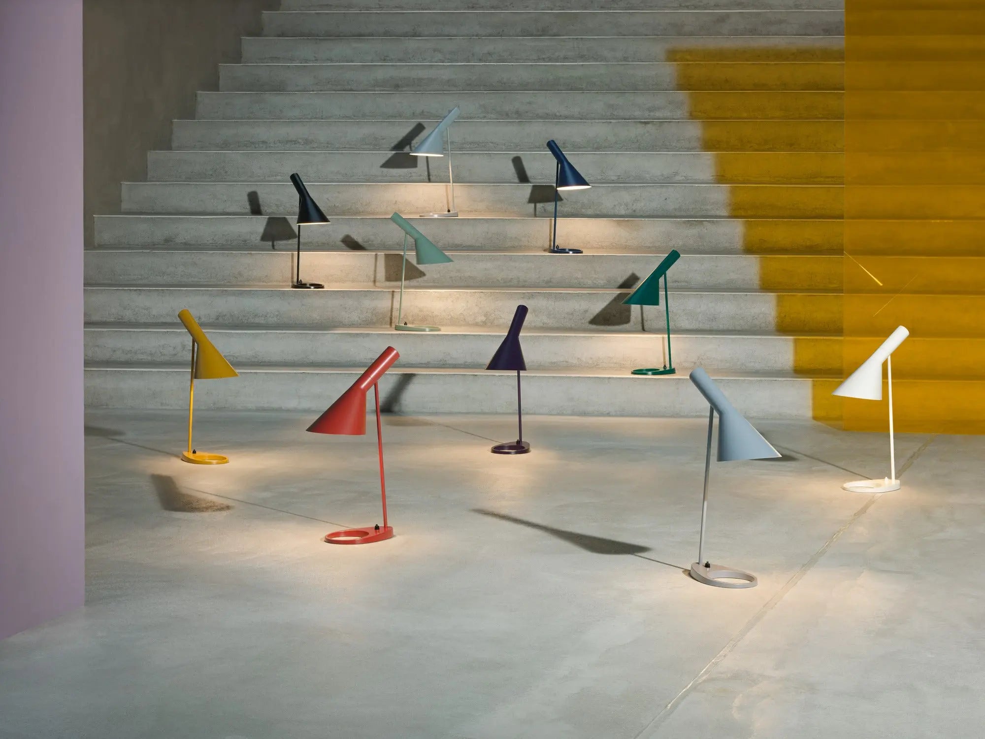 Lampa stołowa AJ brudny niebieski – Louis Poulsen