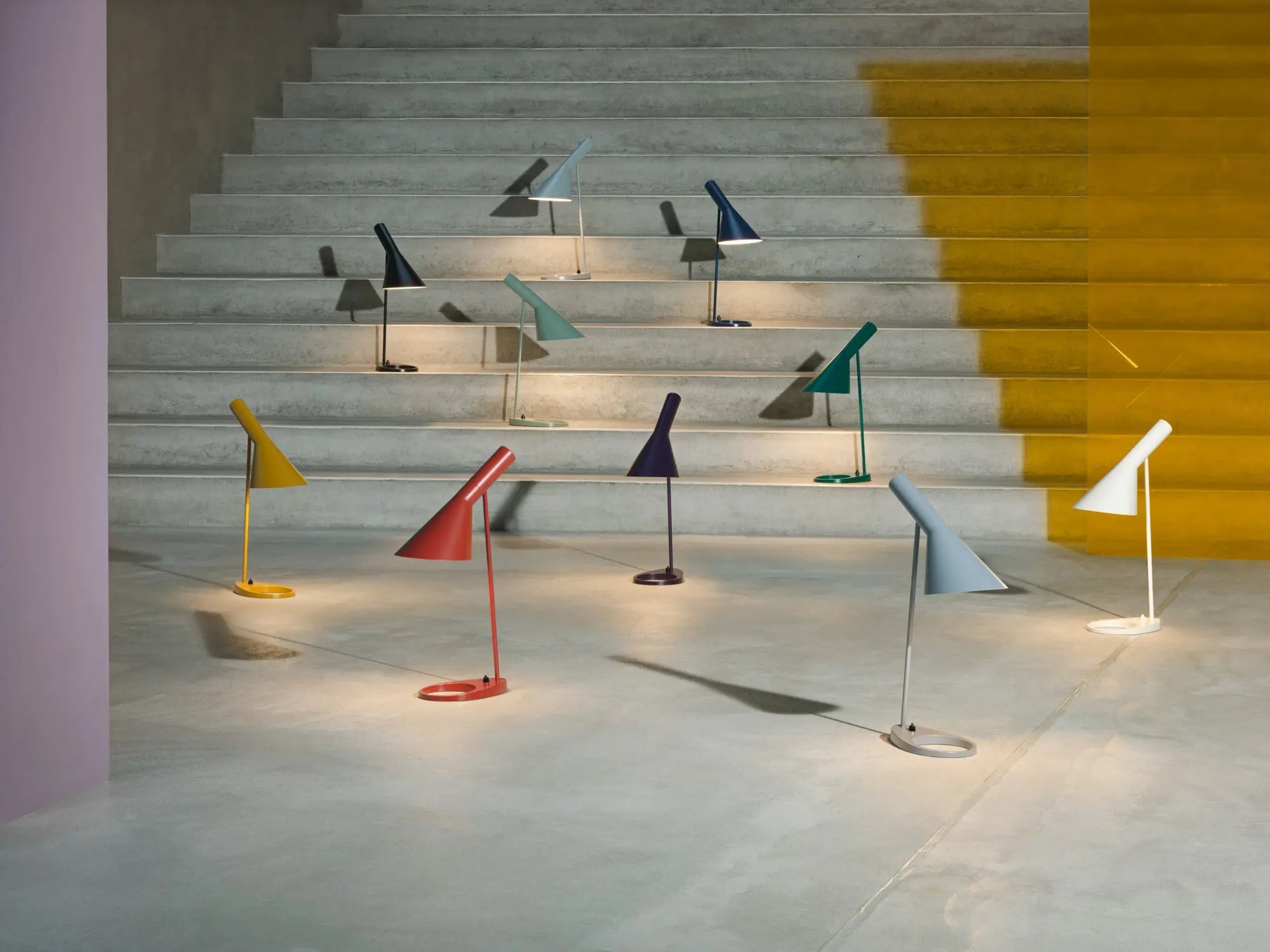 Lampa stołowa AJ jasny żółty – styl skandynawski