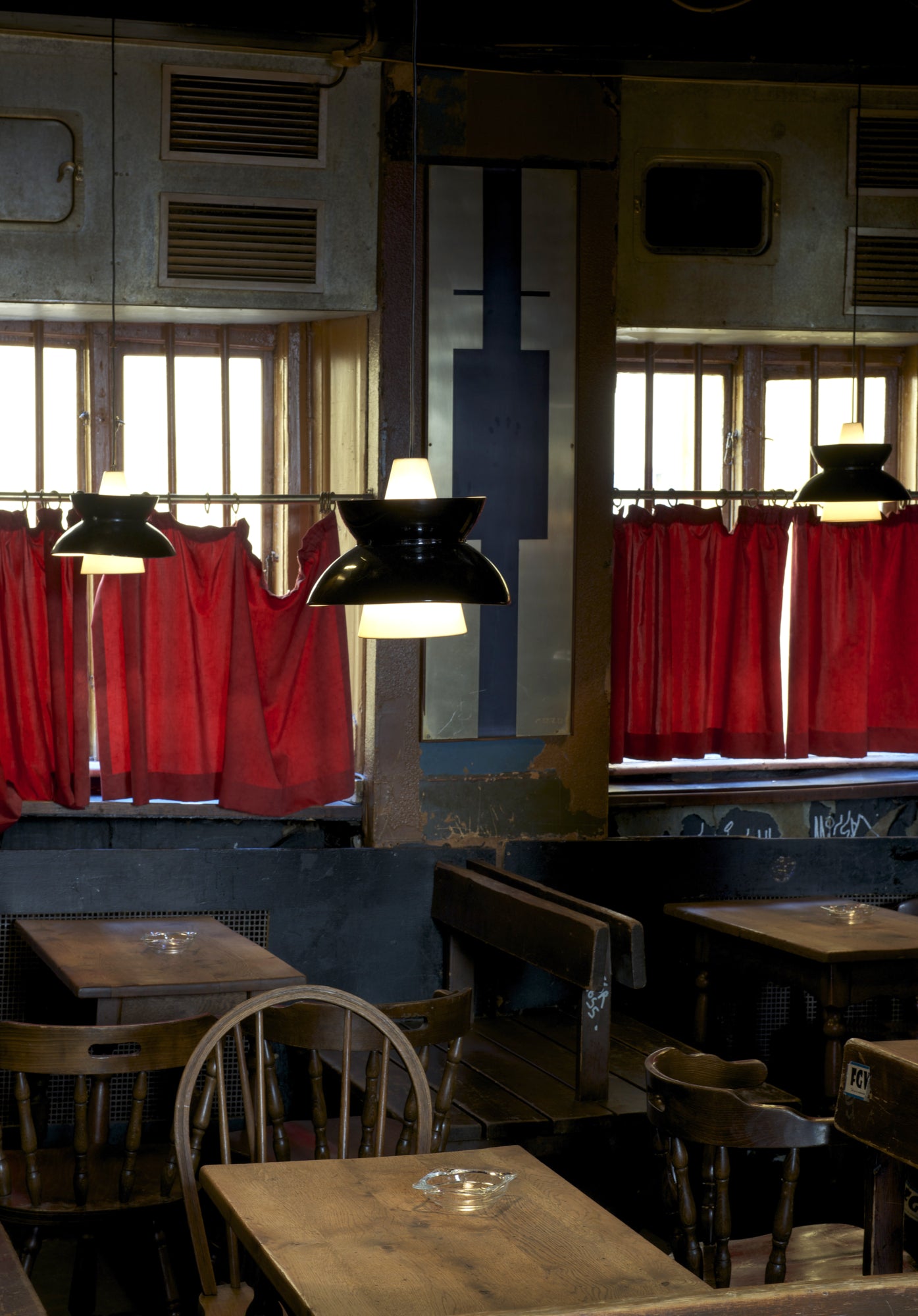 Lampa wisząca DOO-WOP biały z ciemnoszarym wykończeniem