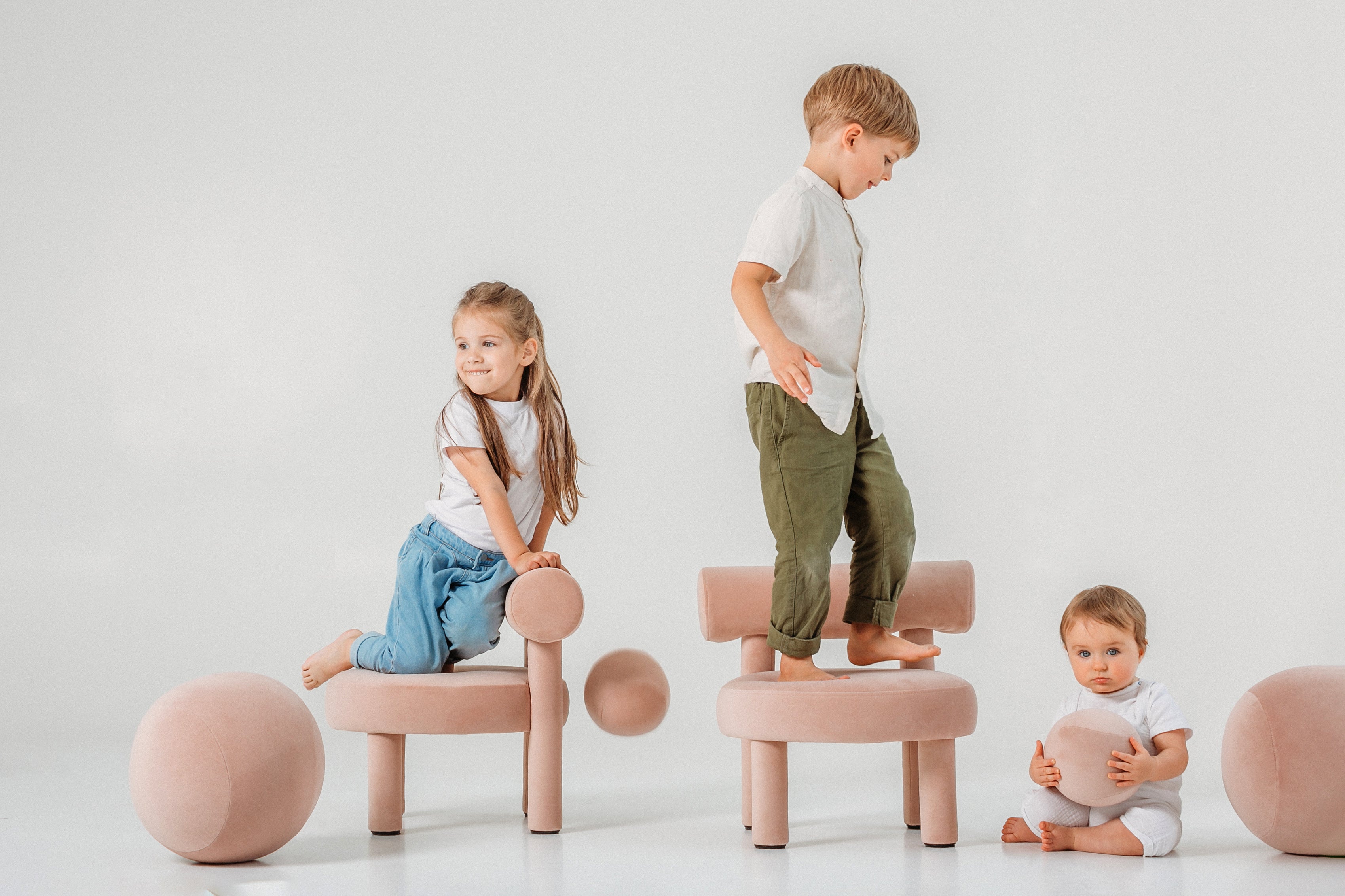 Puf dziecięcy BABY SPHERIC tapicerowany