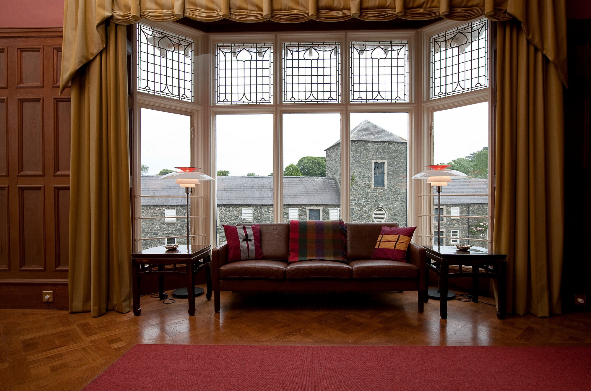 Lampa podłogowa PH 80 biały z chromowaną podstawą