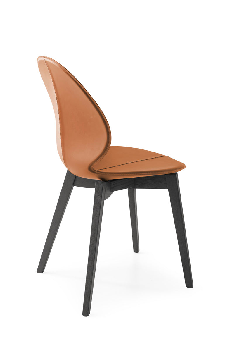Stuhl BASIL mit braunem Sitz und schwarzem Holzgestell