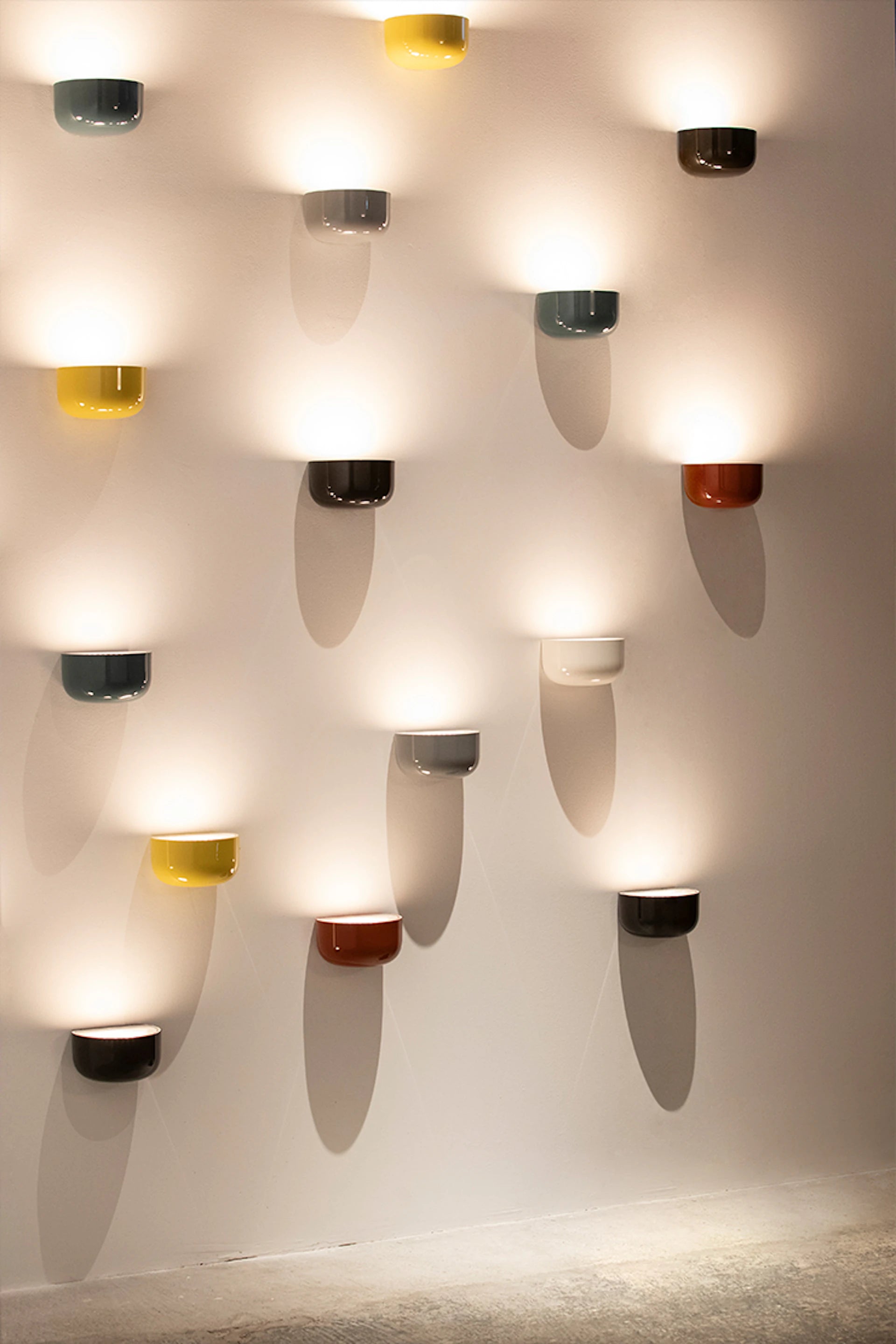 Wandleuchte BELLHOP ziegelrot