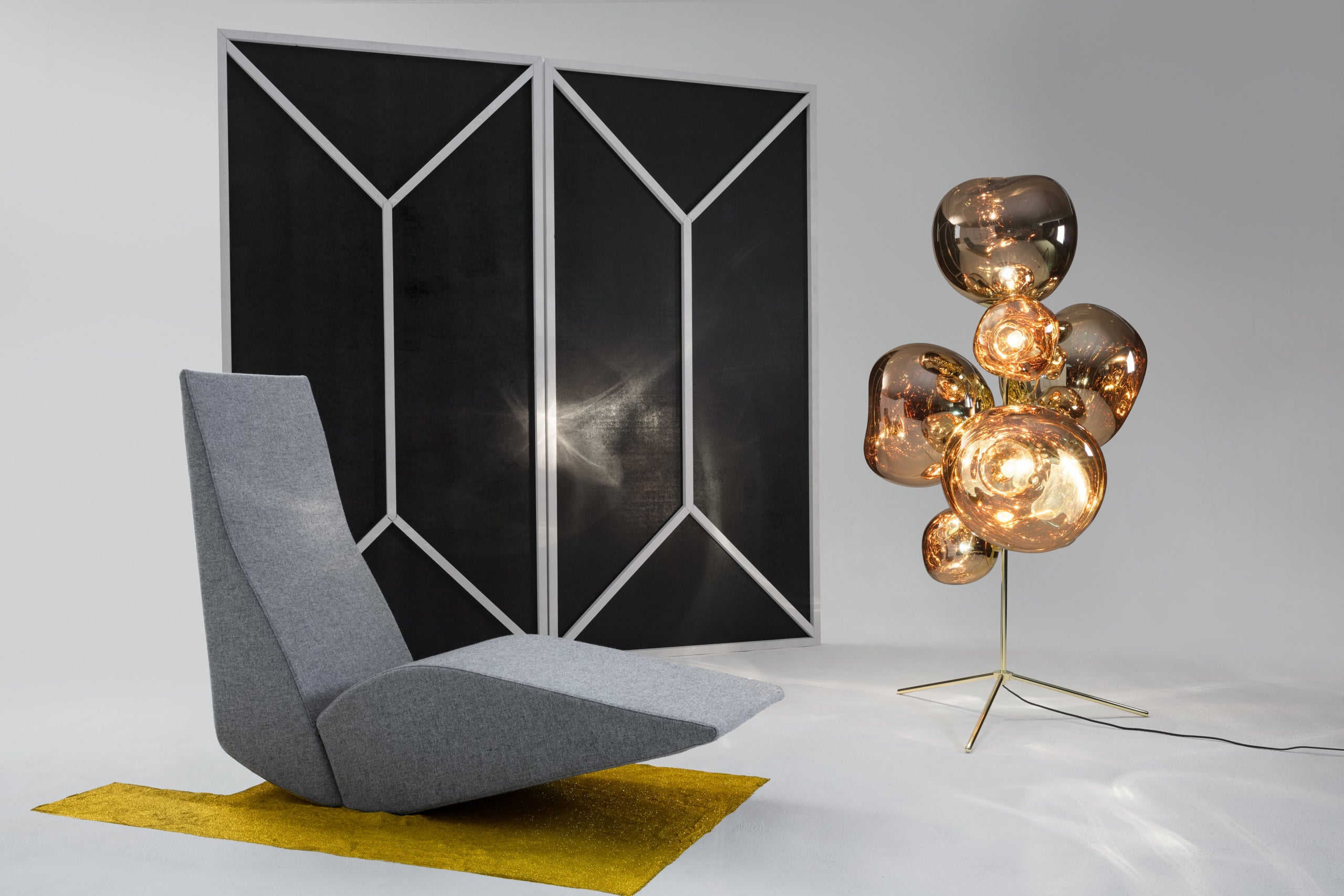 Rauchfarbene Stehlampe MELT