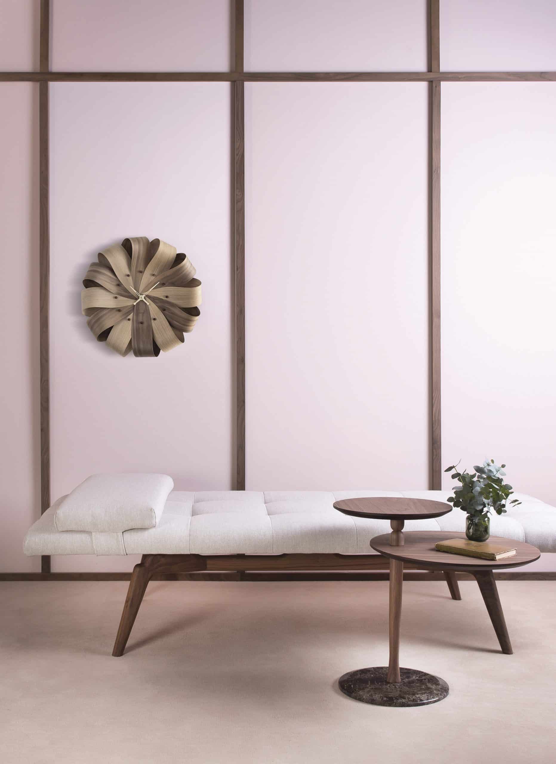 Wanduhr BRISA Nussbaum mit Eichenholz