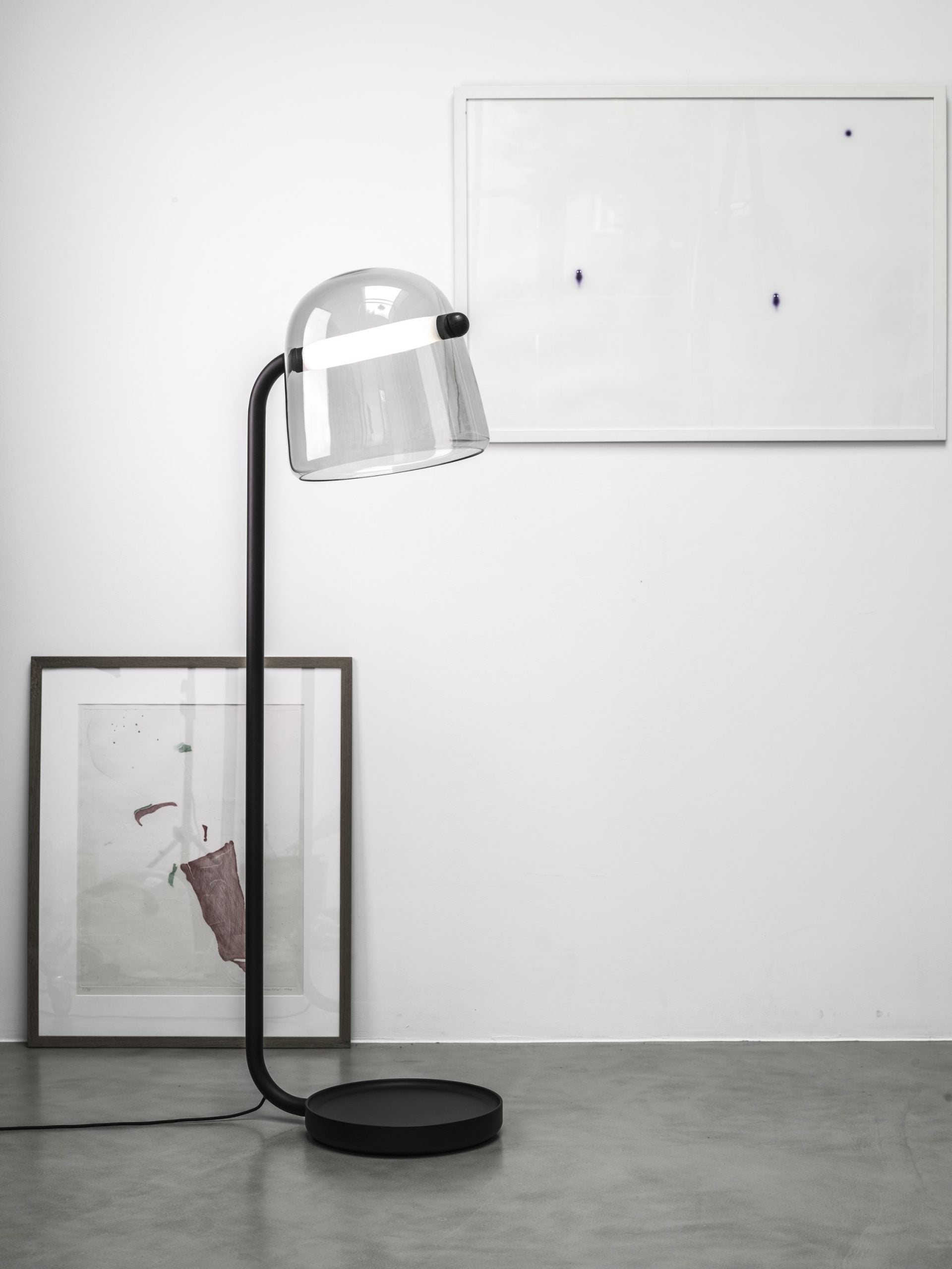 Stehlampe Kana schwarze Basis