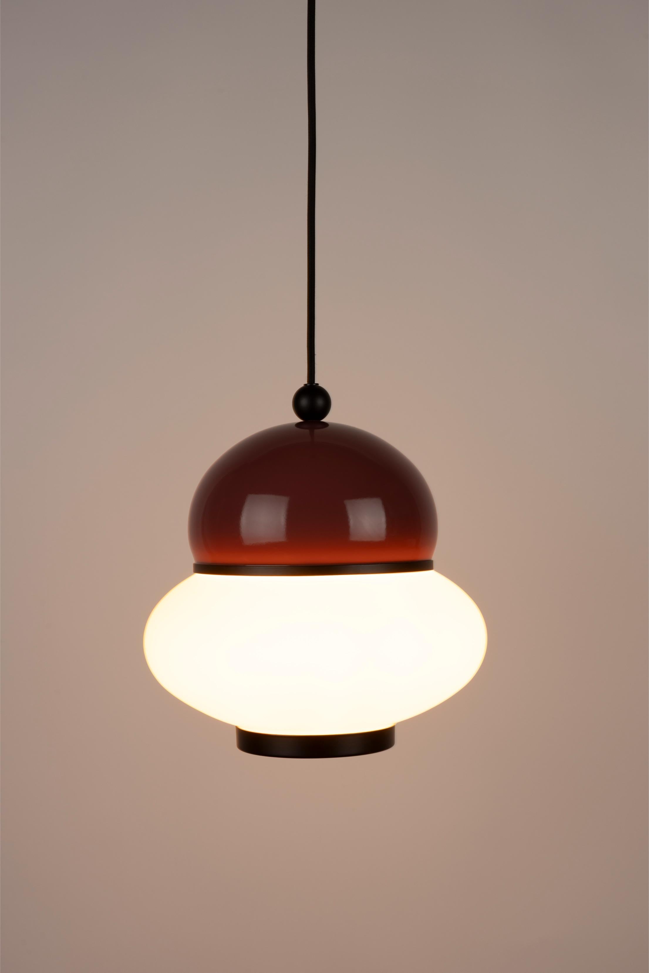 Lampa wisząca BUMBLE bordowy z czarnym wykończeniem
